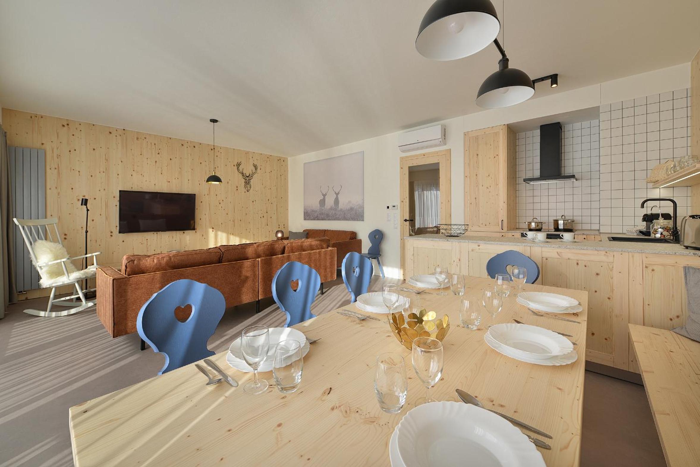 Deluxe Four-Bedroom Maisonette Apartment  - Photo 12