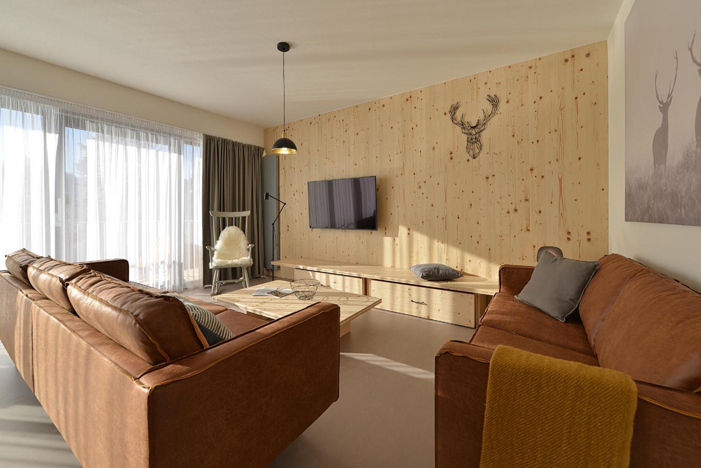 Deluxe Four-Bedroom Maisonette Apartment  - Photo 14
