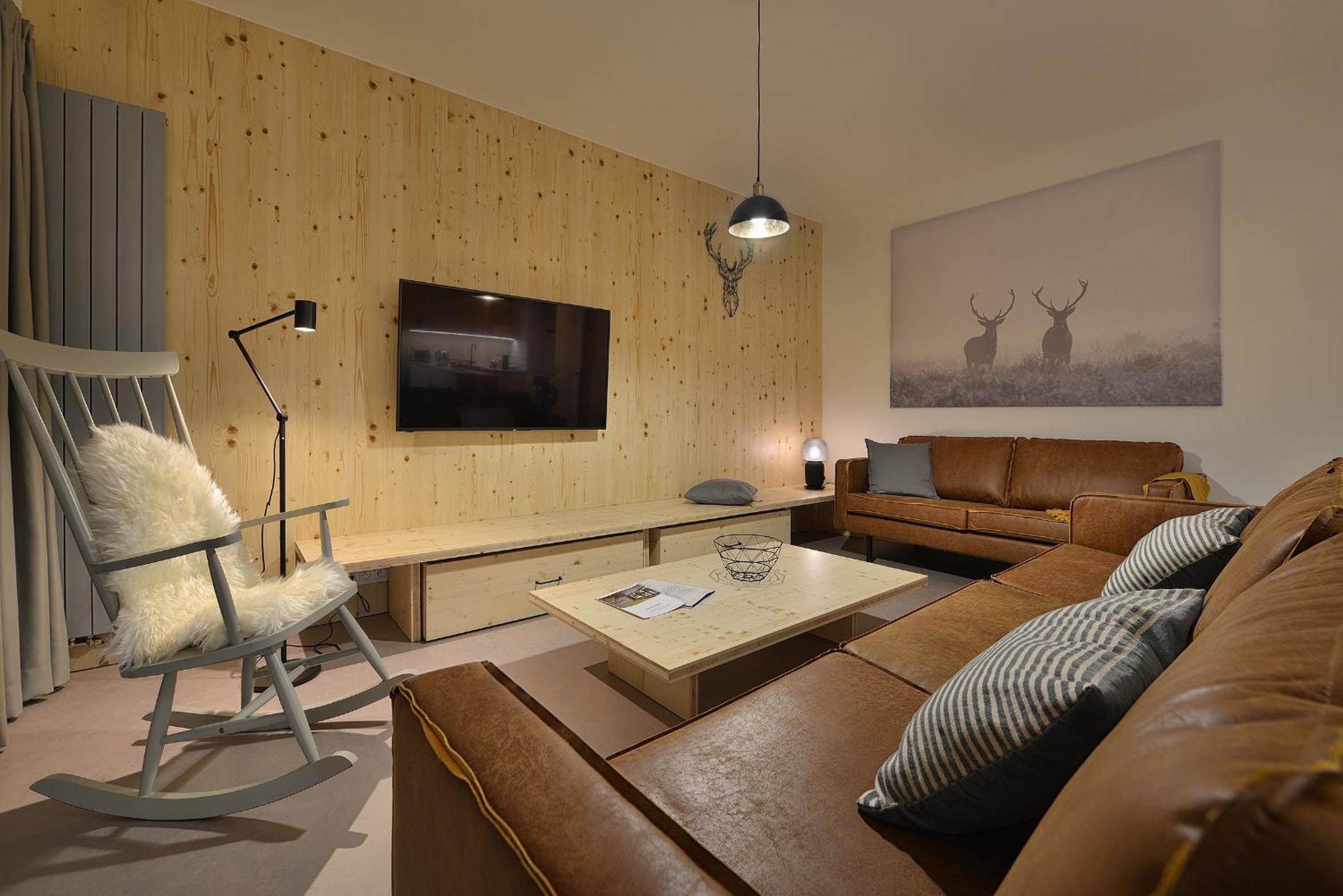 Deluxe Four-Bedroom Maisonette Apartment  - Photo 7