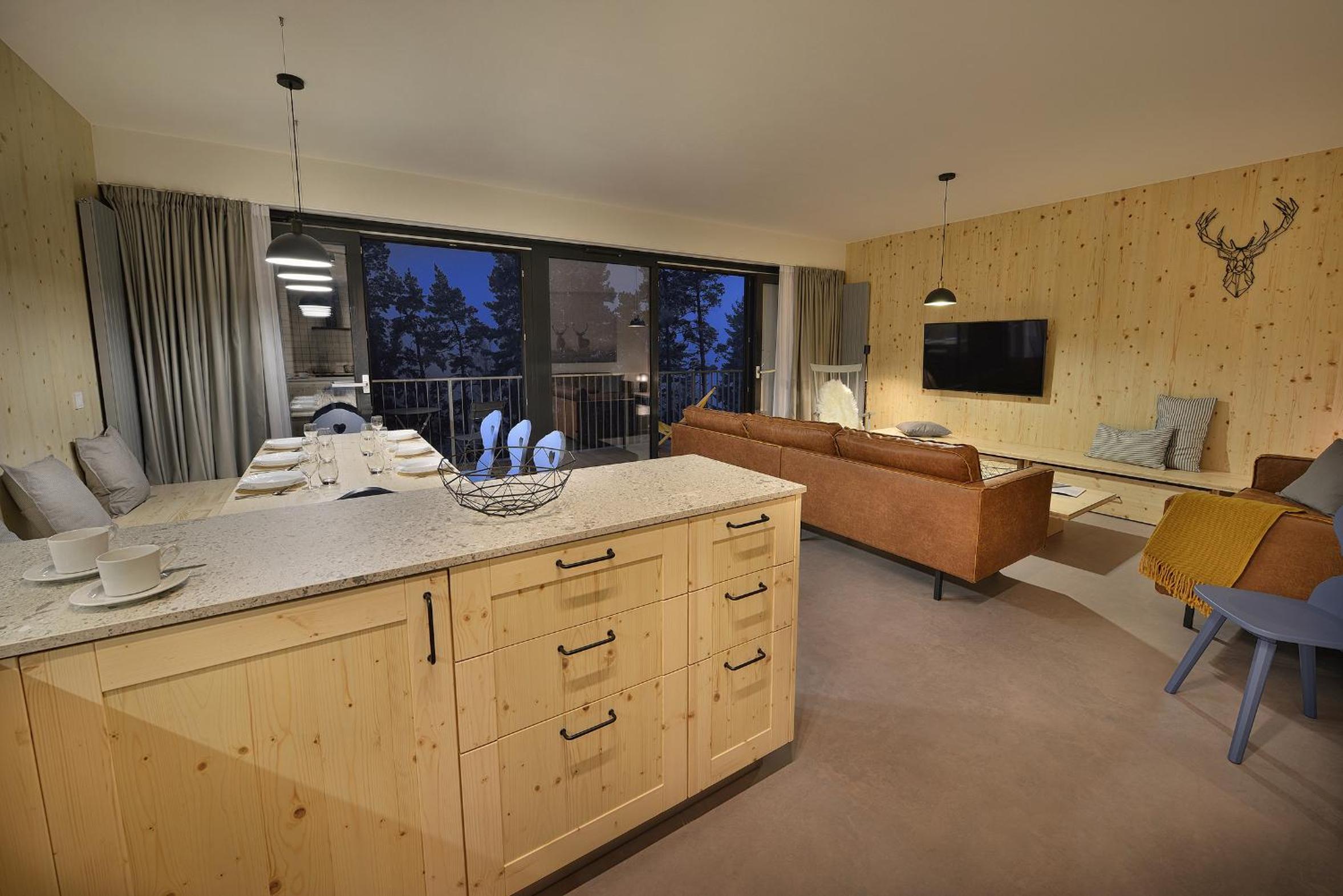 Deluxe Four-Bedroom Maisonette Apartment  - Photo 6