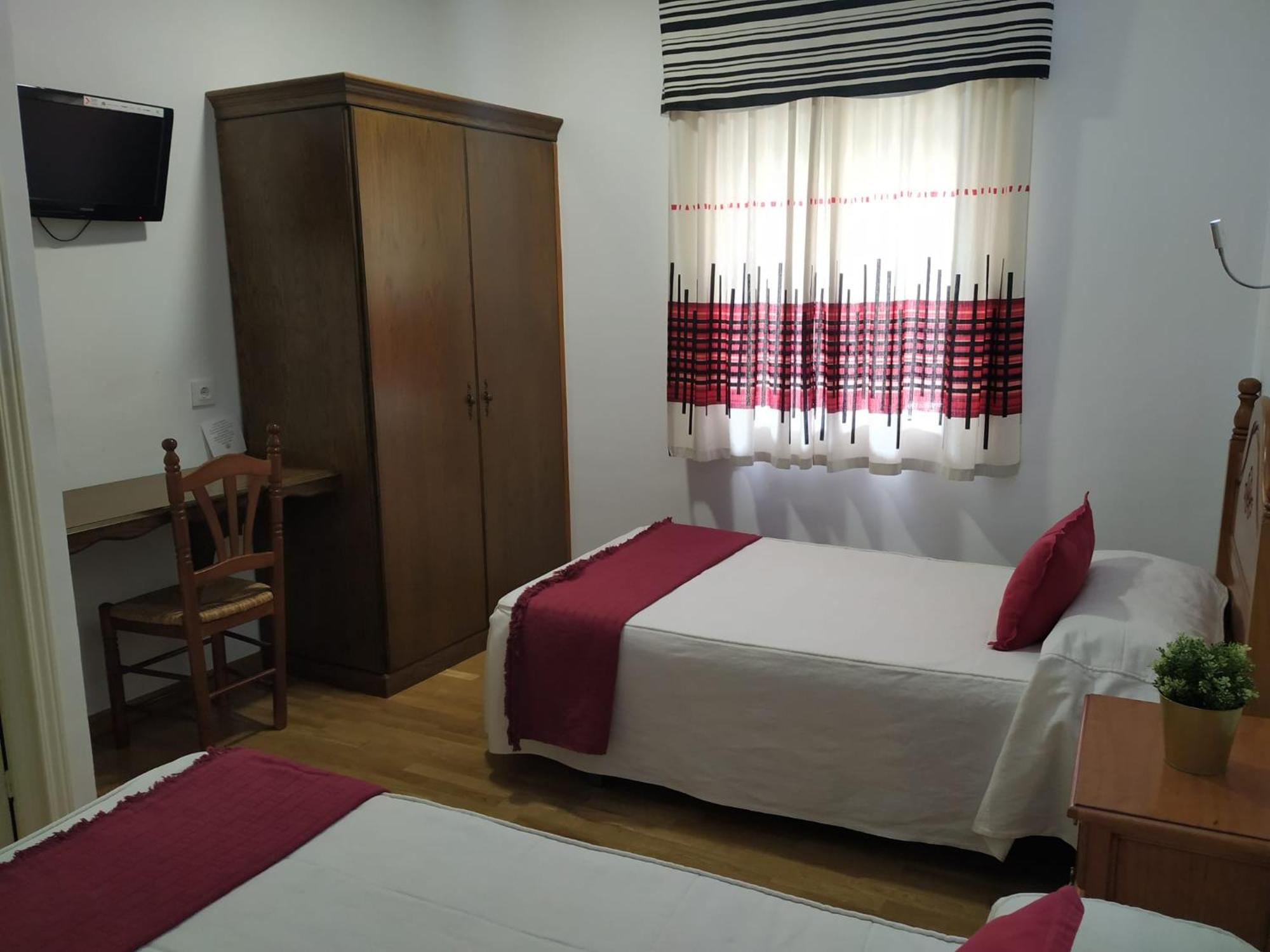 Double or Twin Room photo 3