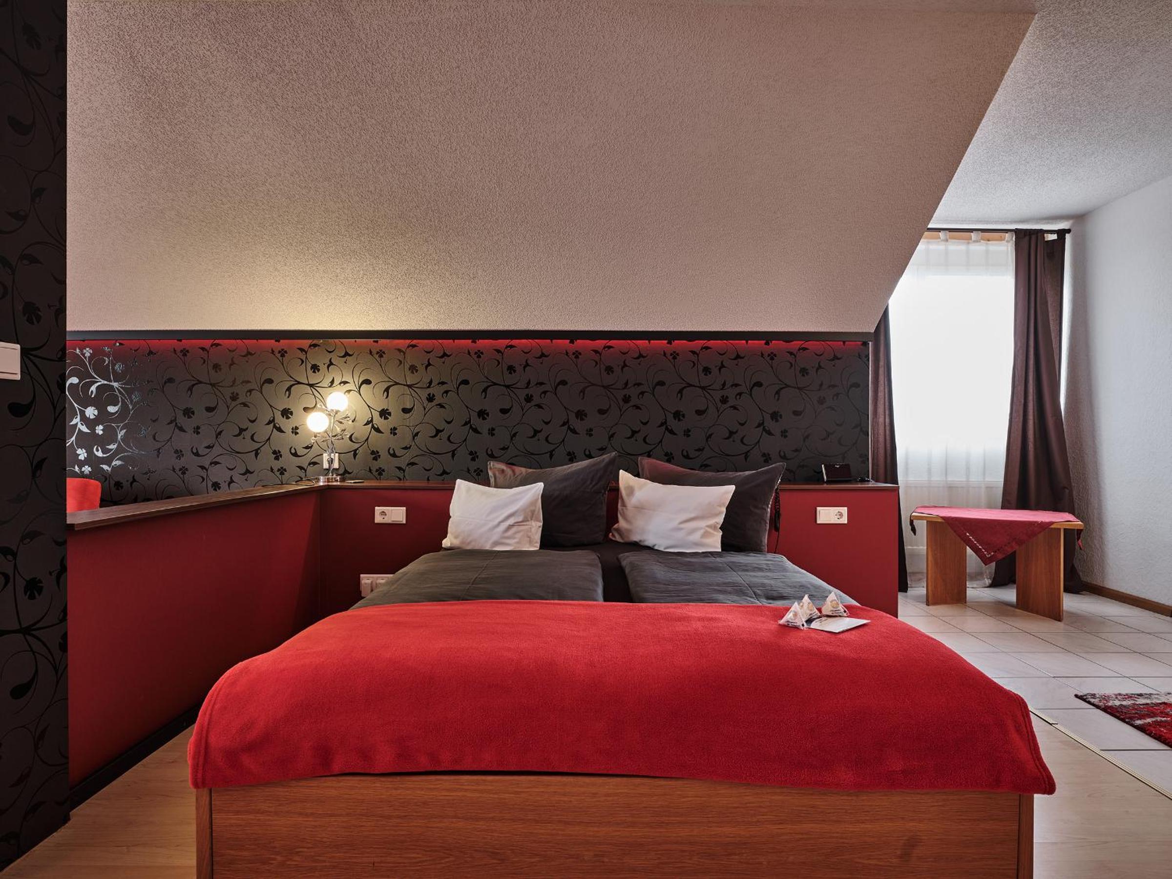 Deluxe Suite with Spa Bath photo 2