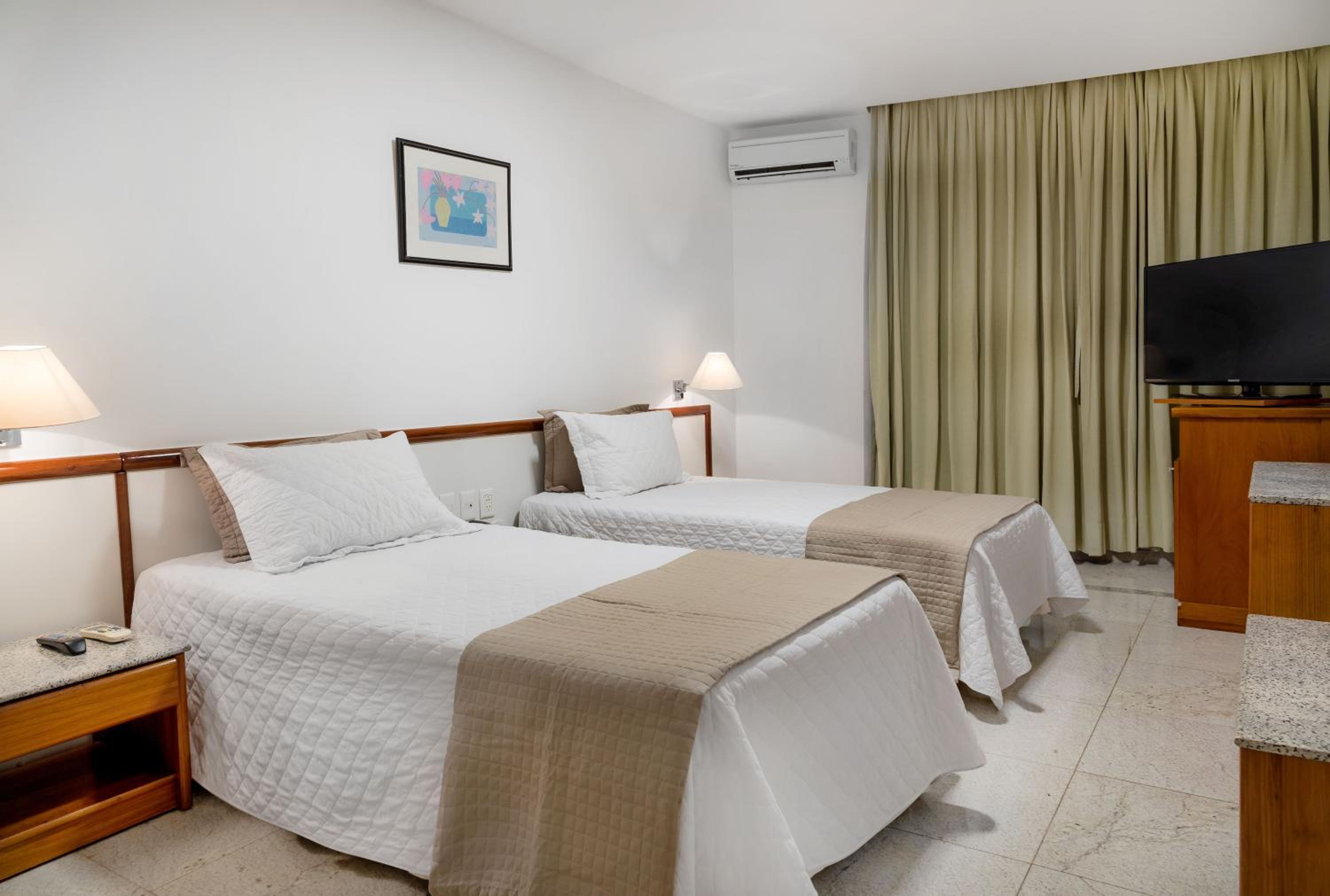 Standard Twin Room without view - Photo 1