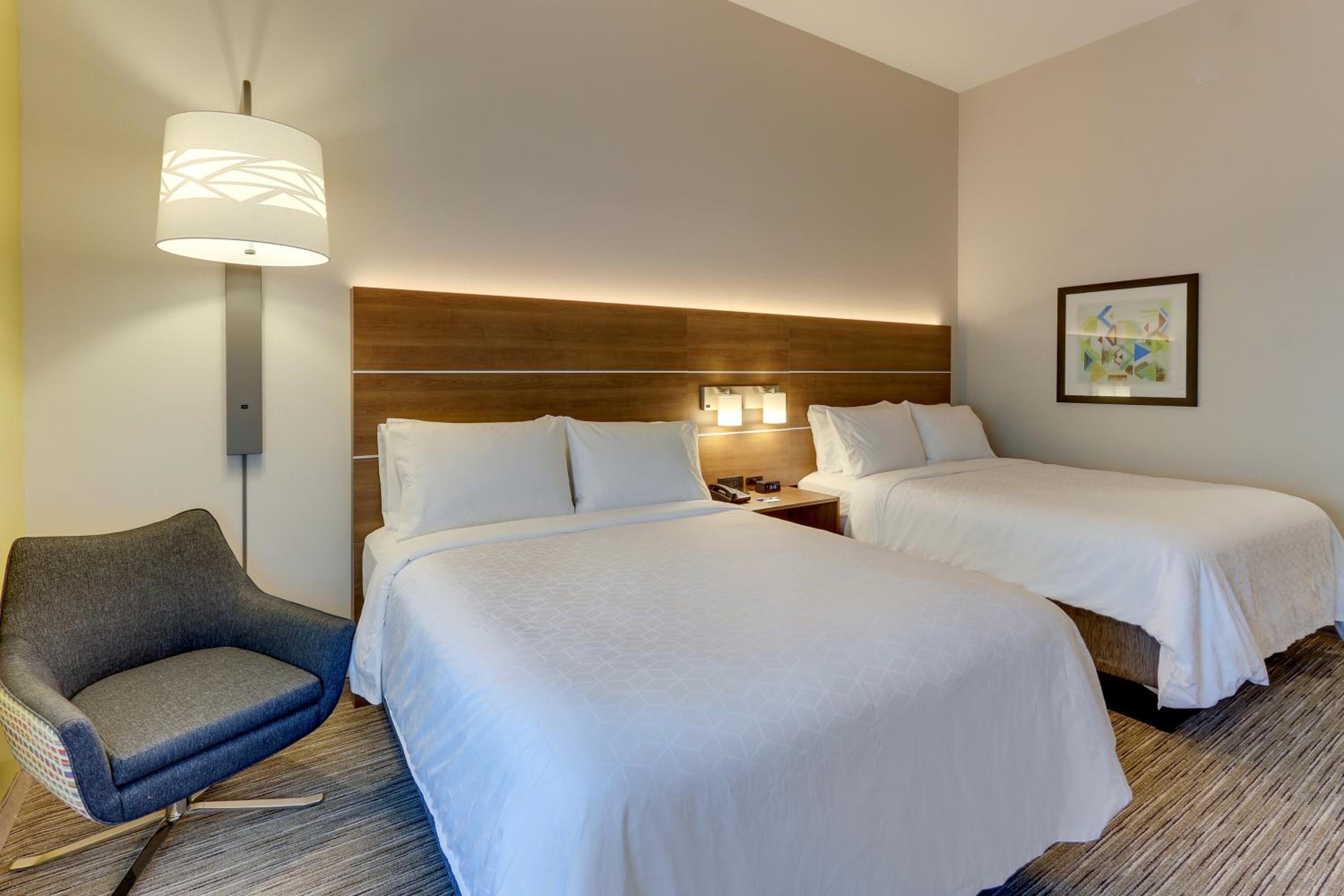 Queen Room with Two Queen Beds - Hearing Accessible/Non-Smoking - Photo 10
