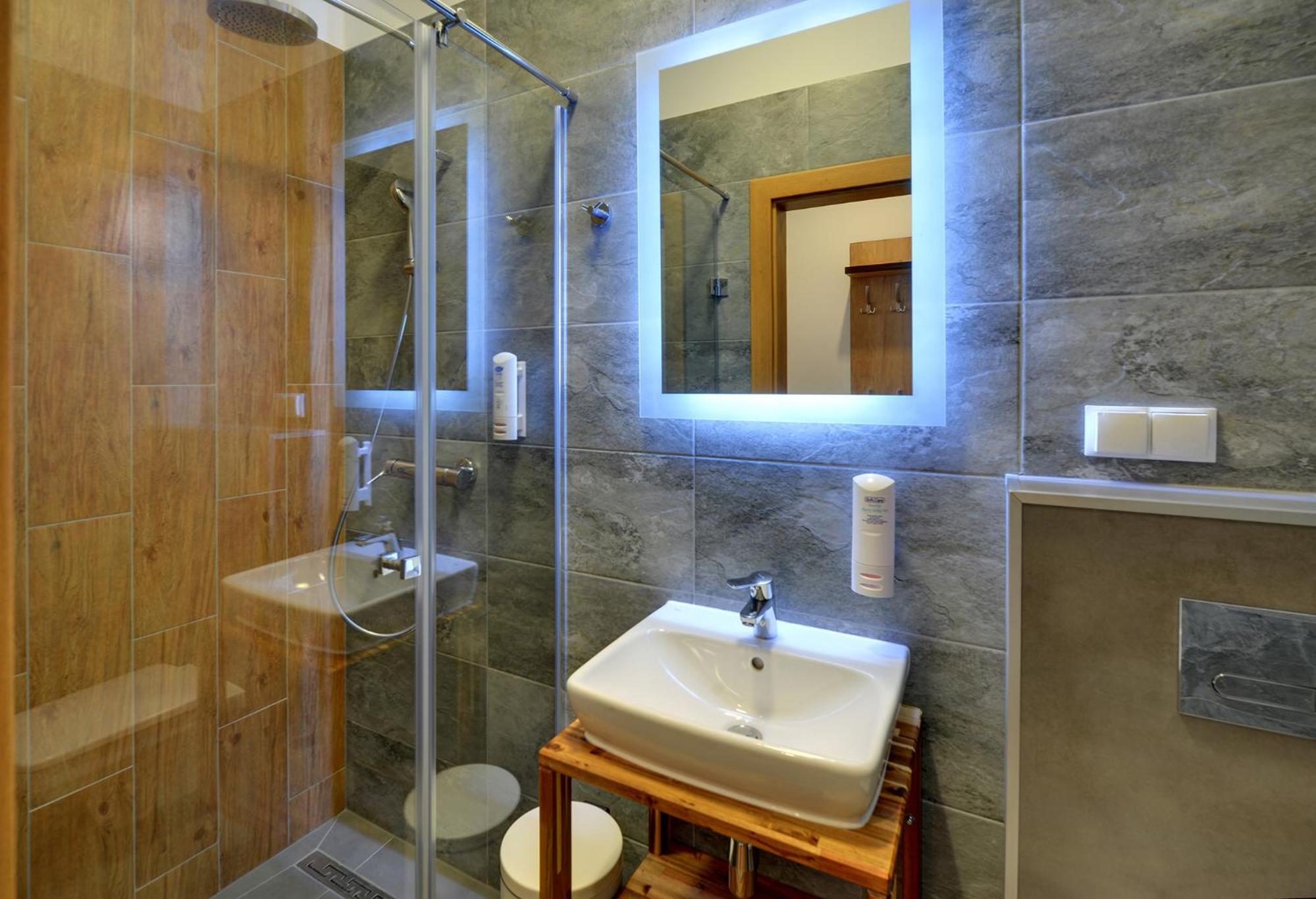 Double or Twin Room - Photo 5
