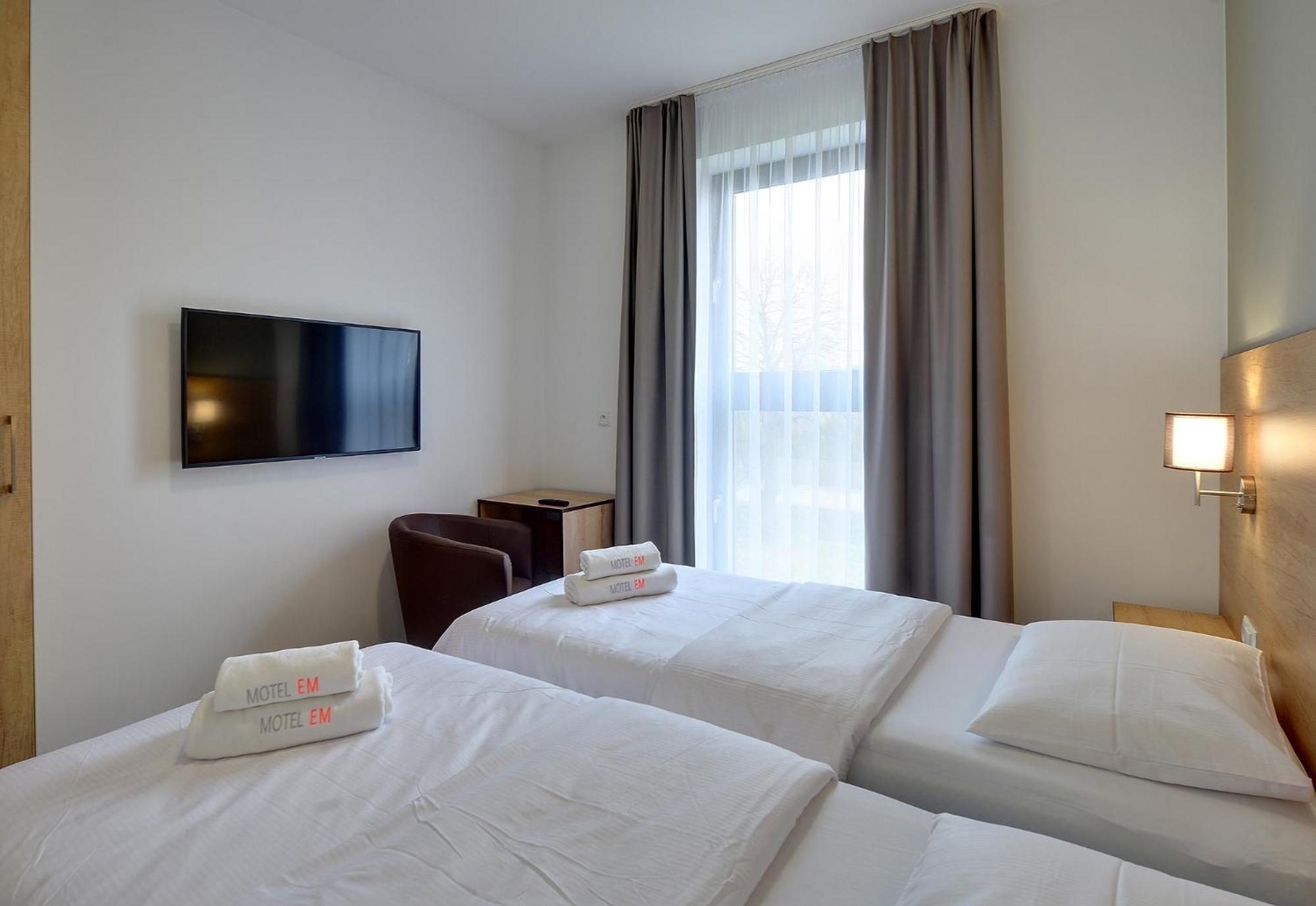 Double or Twin Room - Photo 2