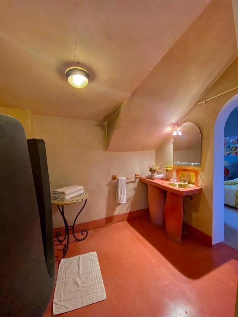 King Room with Pool View - Photo 4
