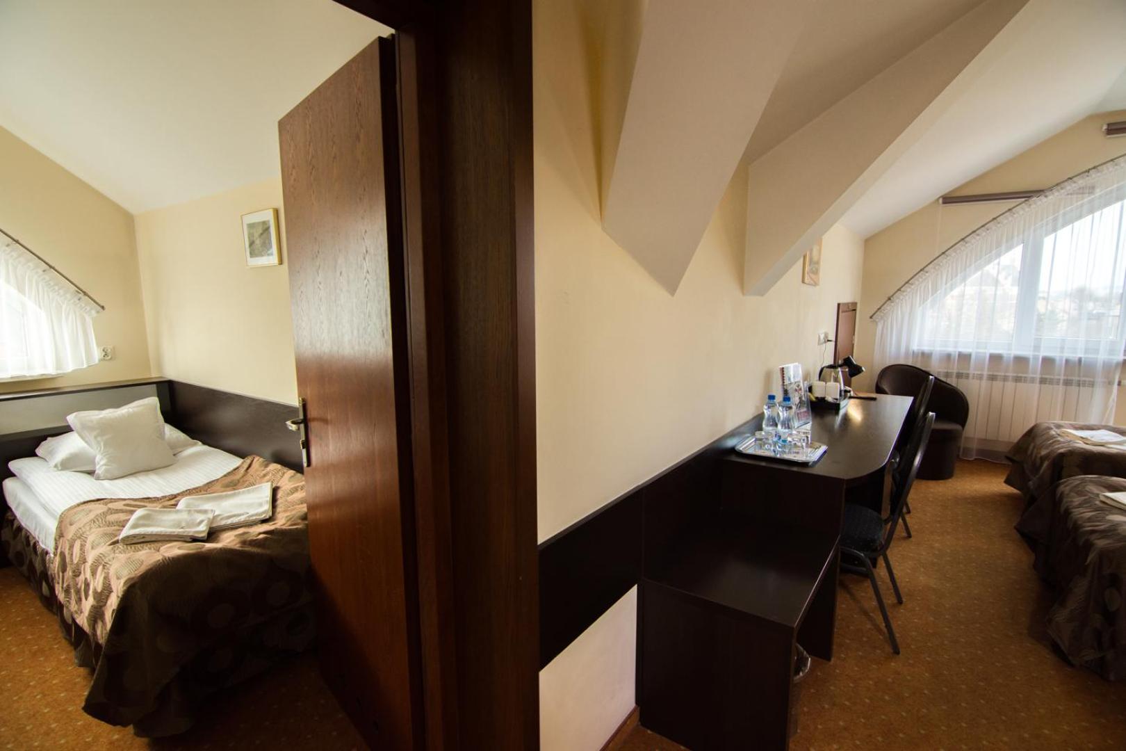 Quadruple Room - Photo 8