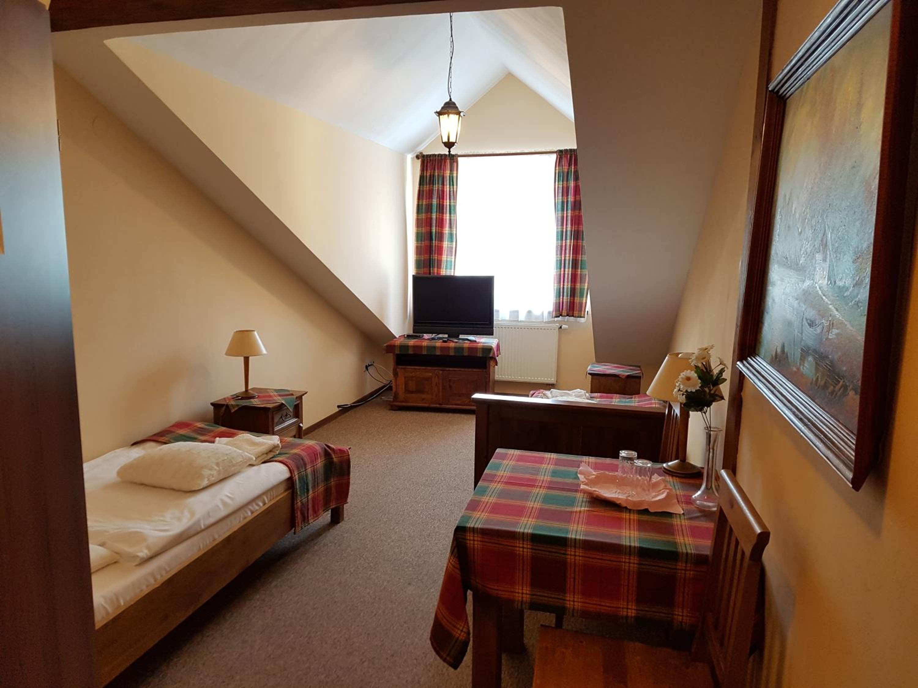 Large Twin Room - Photo 1