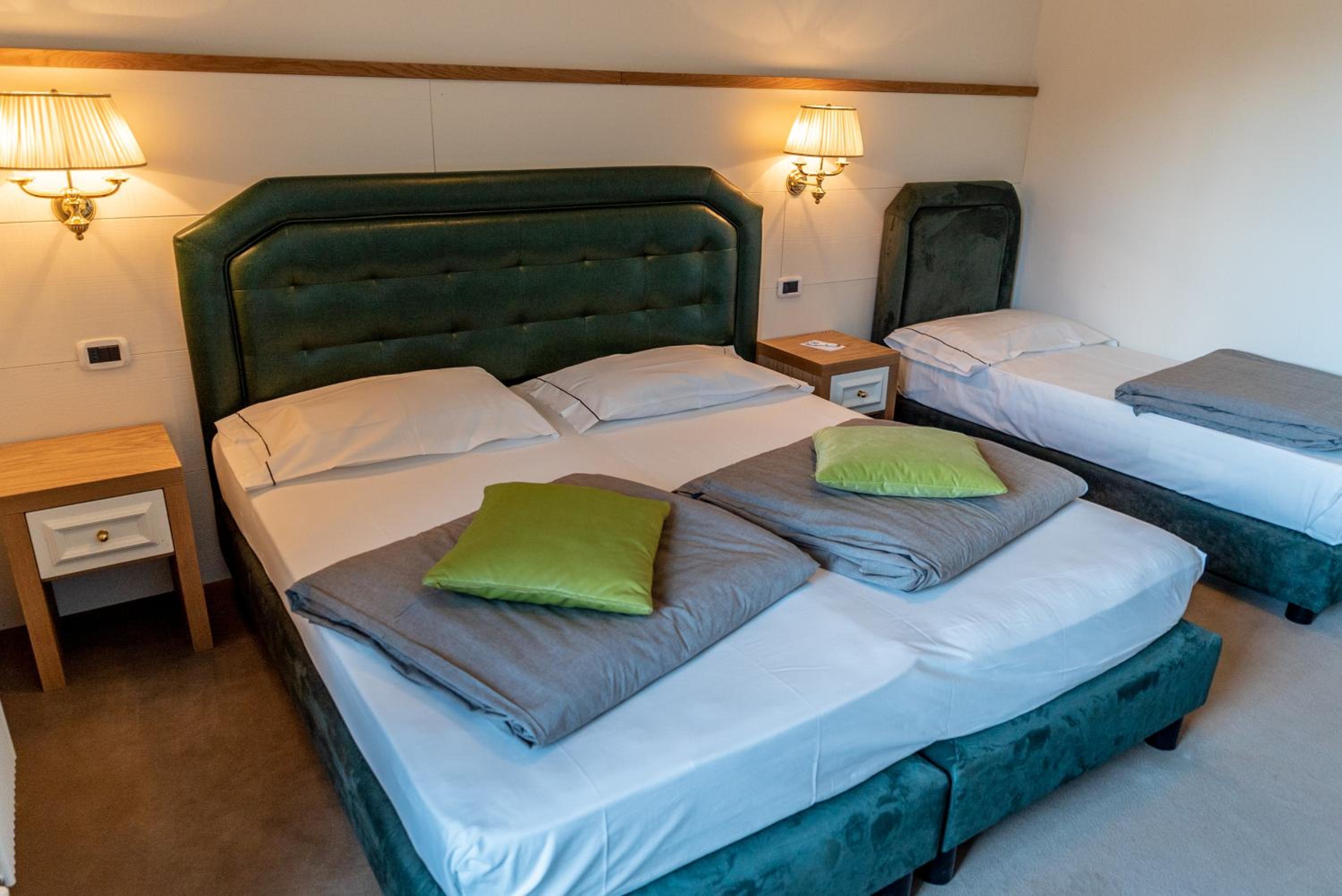 Deluxe Triple Room - Photo 2