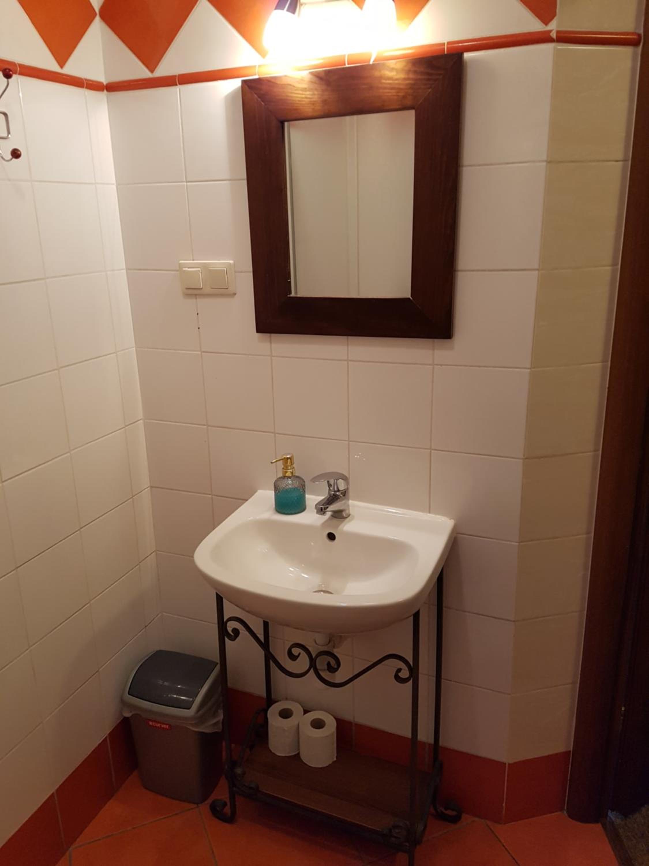 Large Twin Room - Photo 2