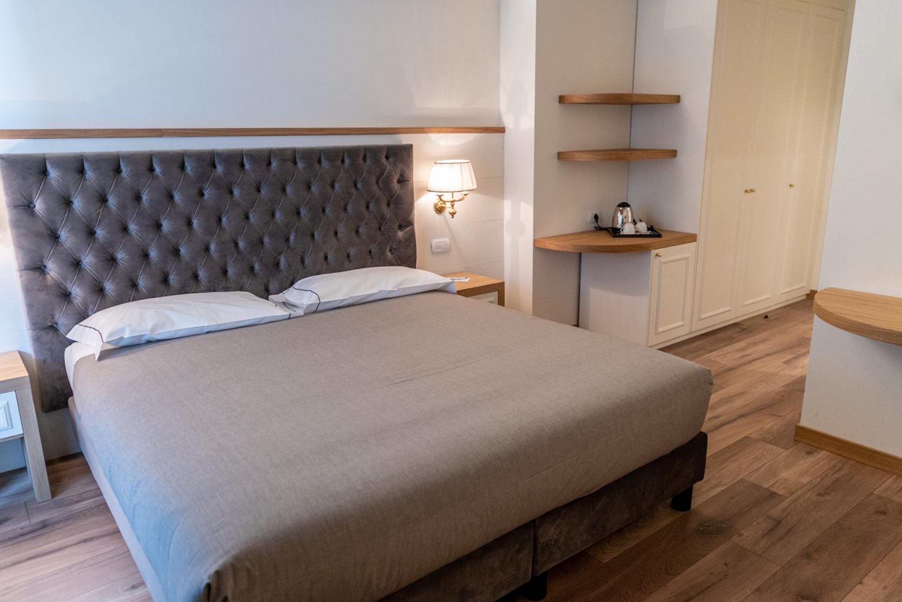 Deluxe Double or Twin Room - Photo 2