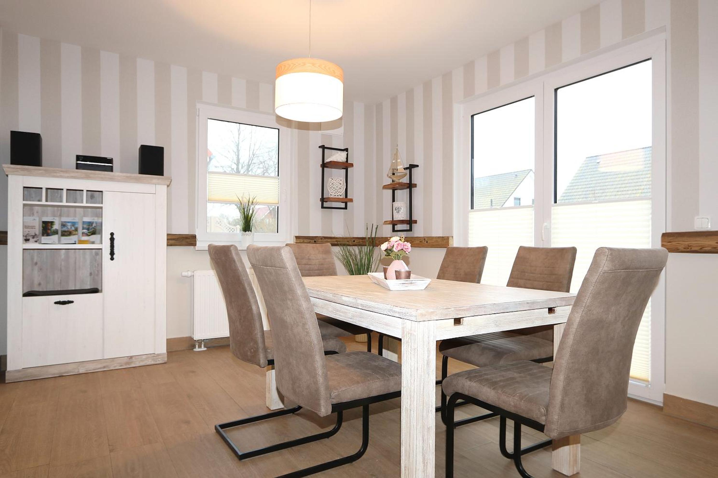Three-Bedroom House - Photo 6