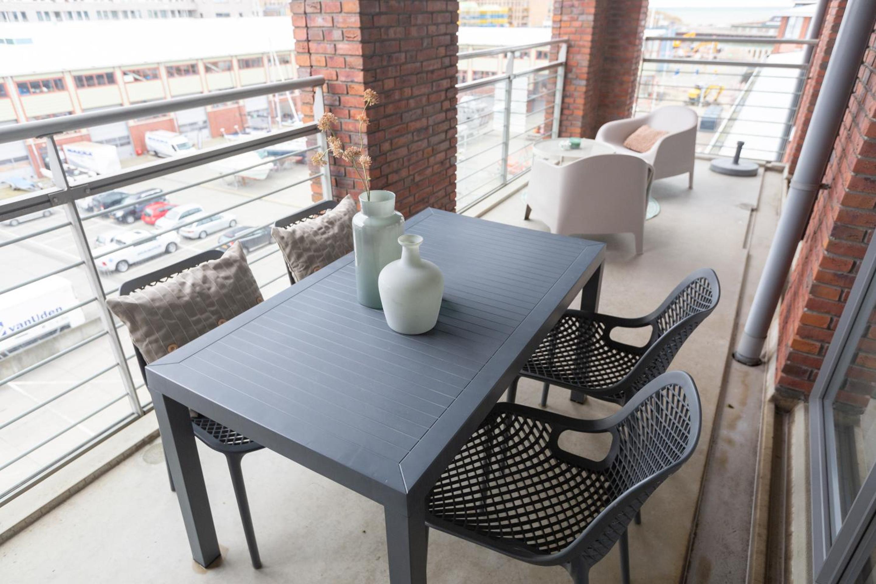 One-Bedroom Apartment 80C with Large Balcony photo 2