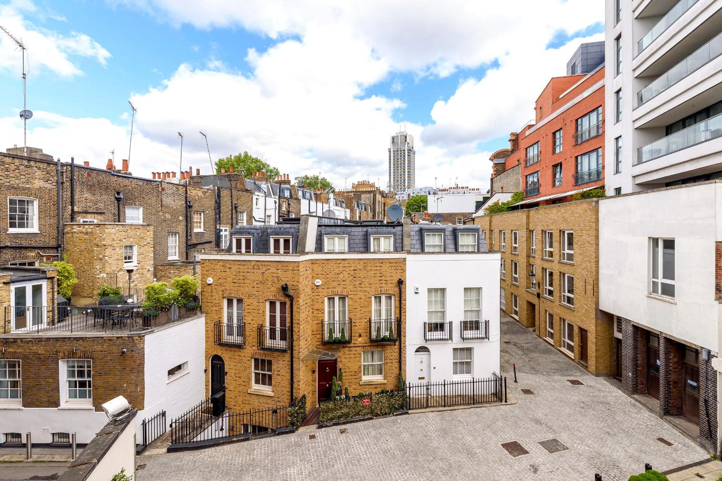 Deluxe Three-Bedroom Apartment, Brompton Road photo 3
