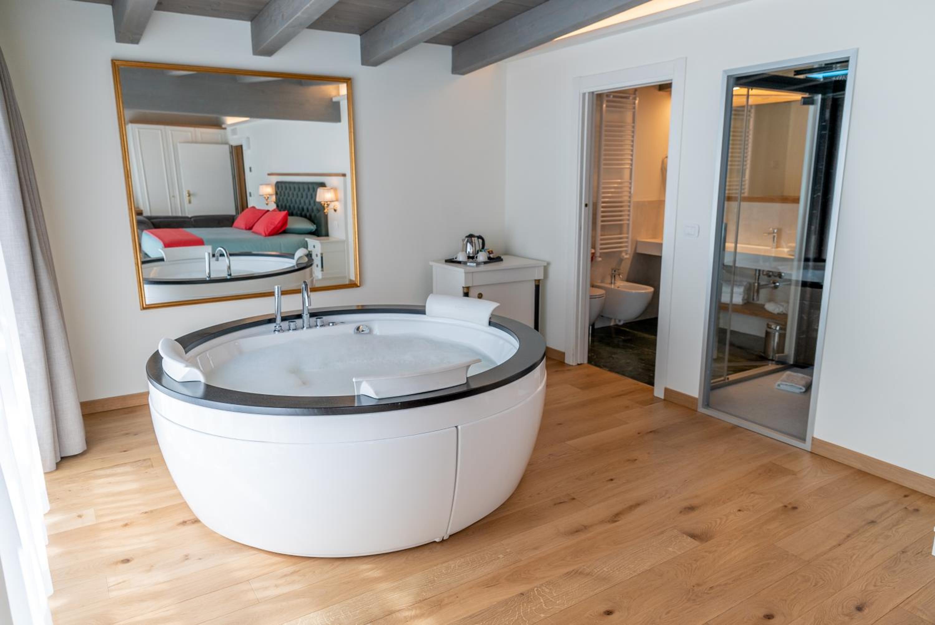 Suite with Spa Bath - Photo 4