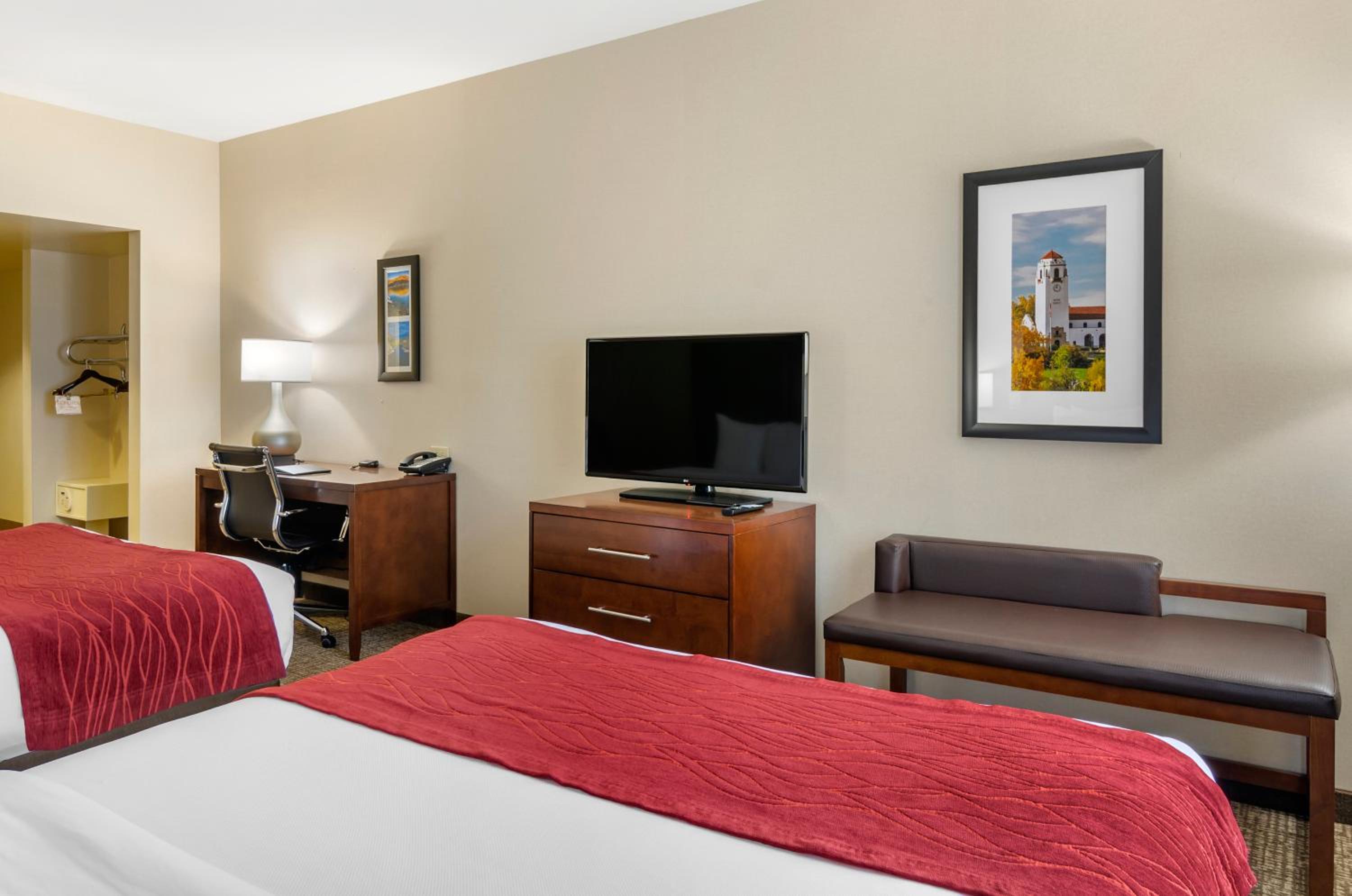 Queen Room with Two Queen Beds - Non-Pet Friendly - Photo 3