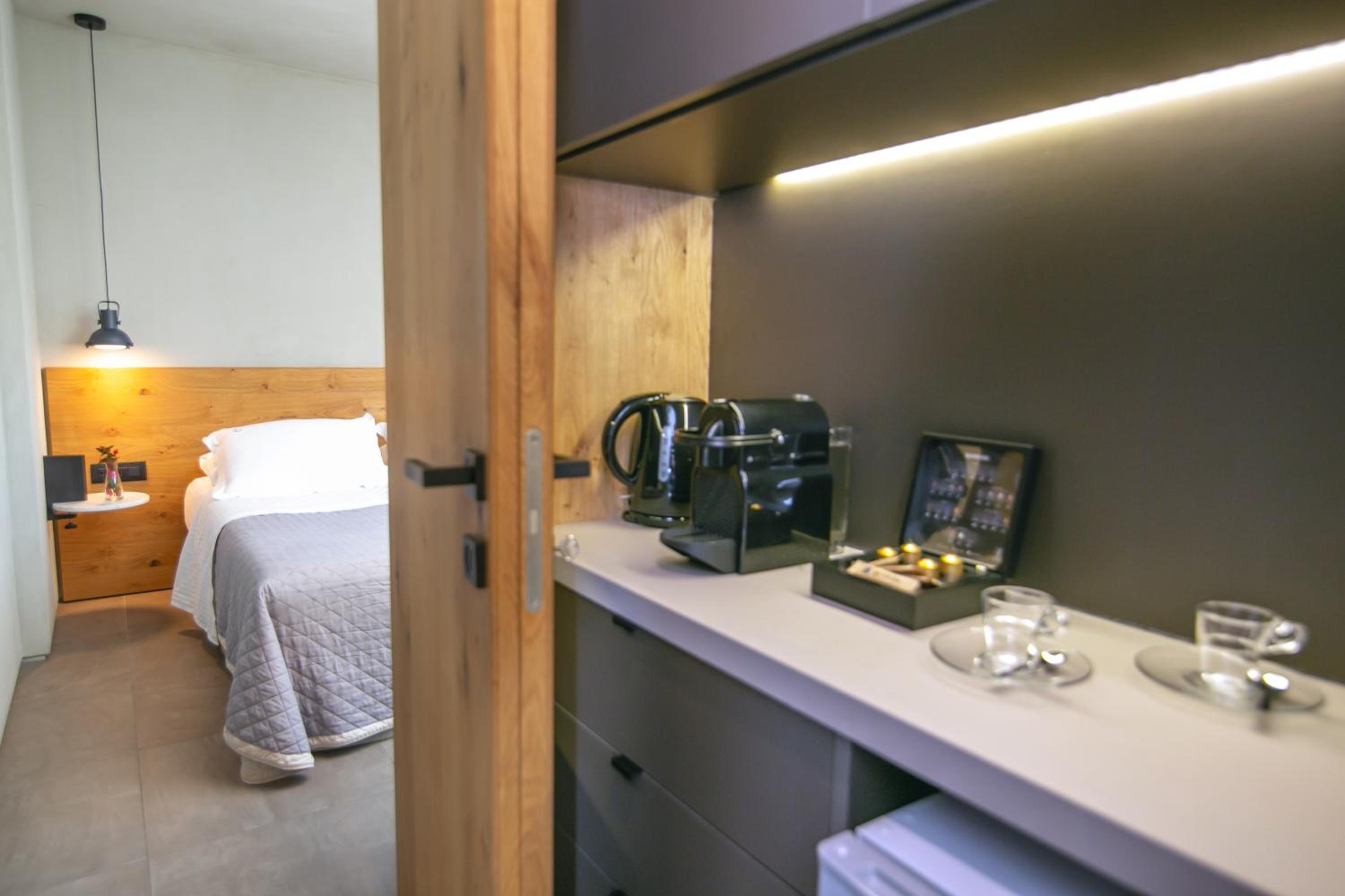 Premier Suite 2 with Outdoor Hot Tub photo 1