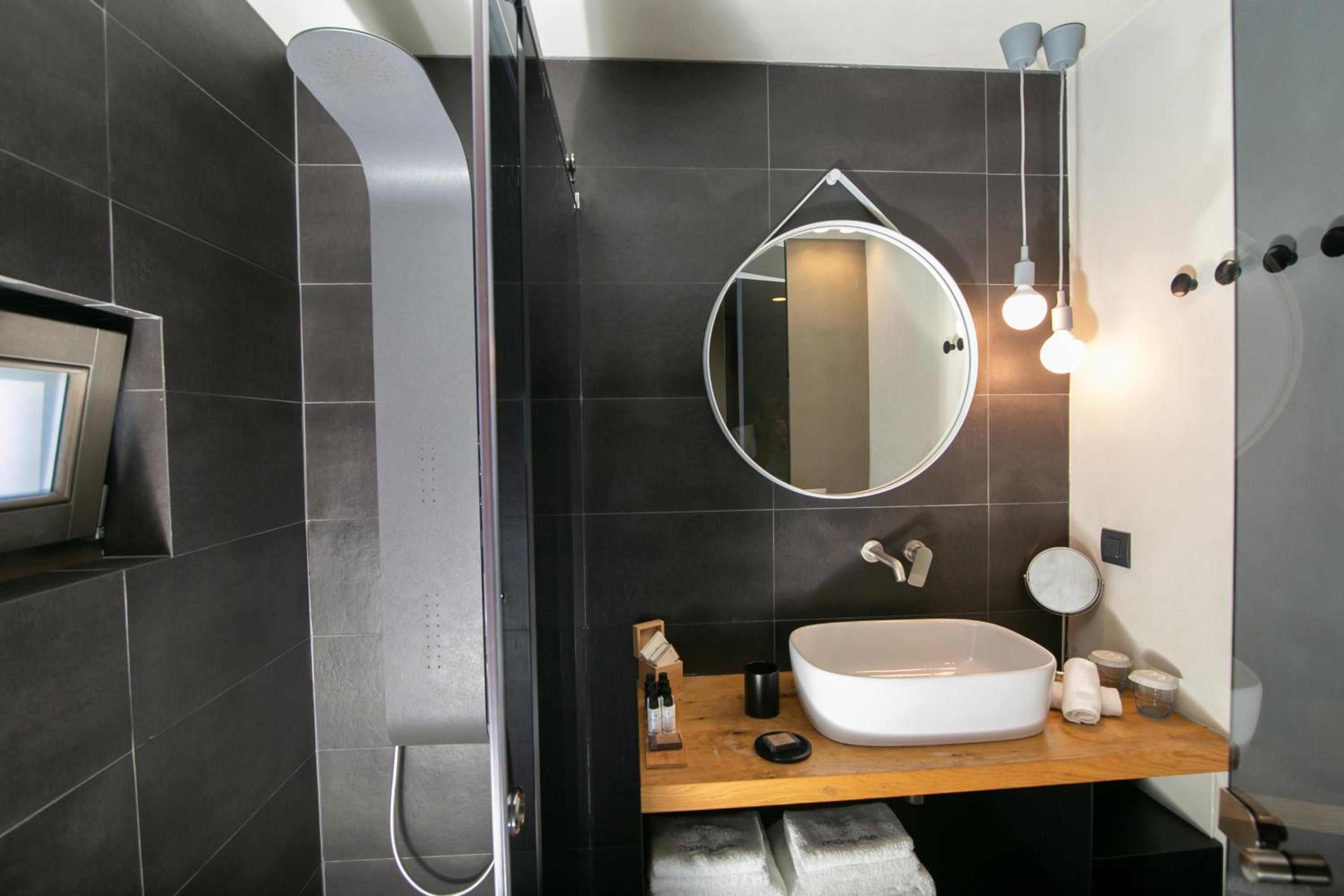 Premier Suite 2 with Outdoor Hot Tub photo 2