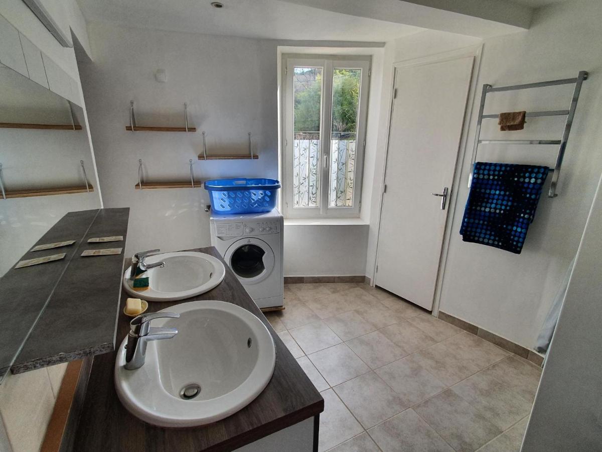 Triple Room with Shared Bathroom photo 3