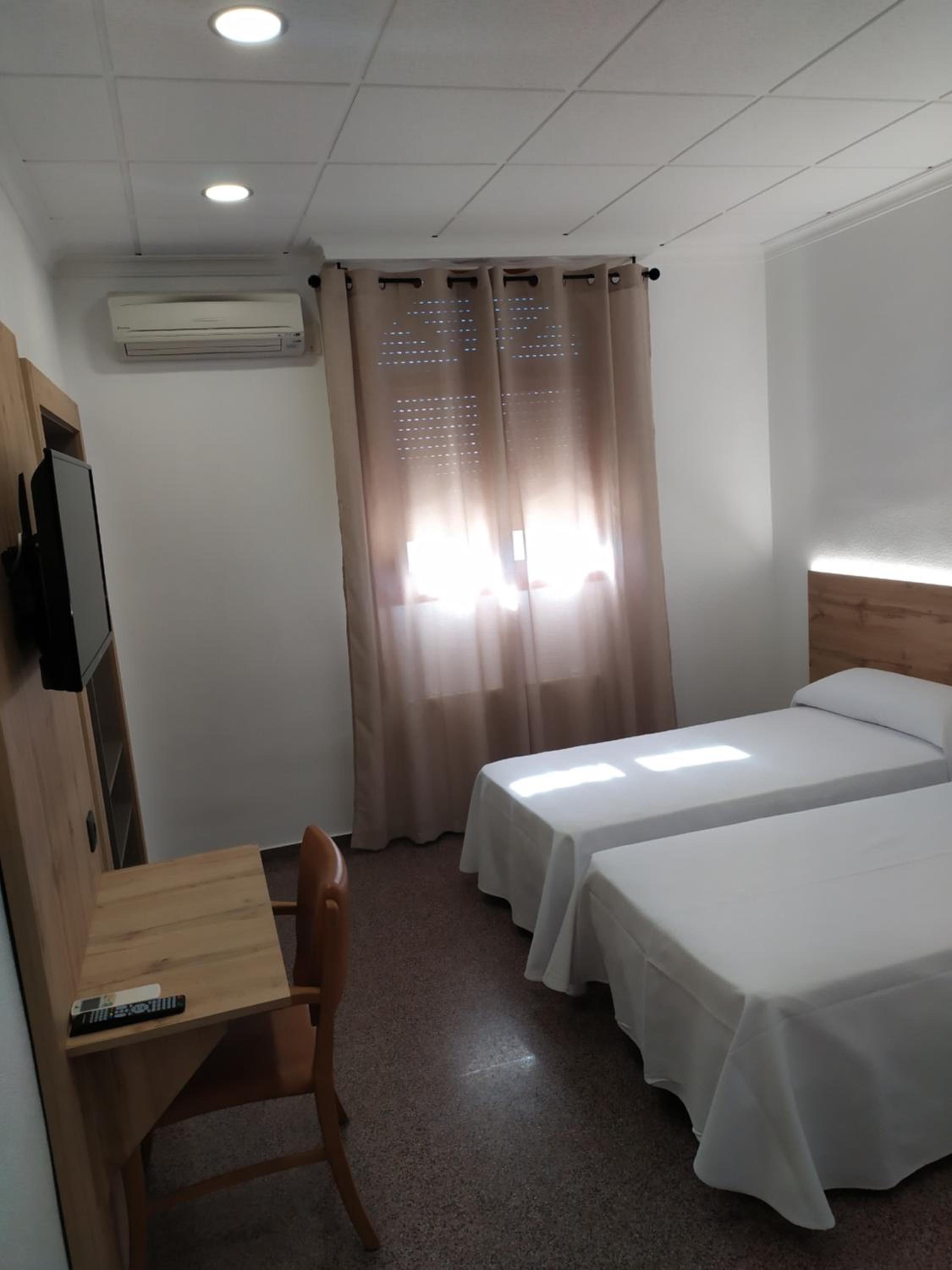 Twin Room - Photo 1
