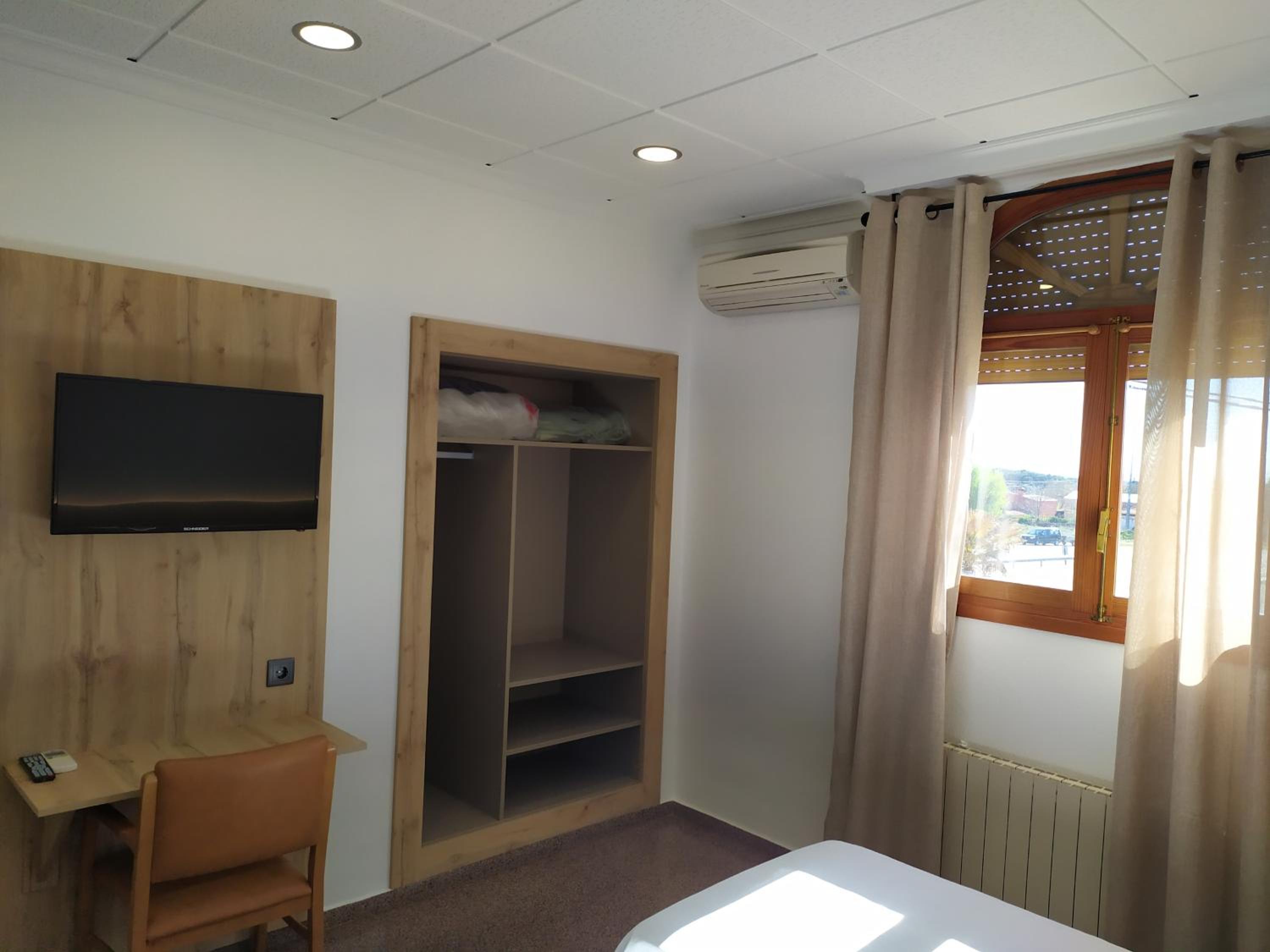 Twin Room - Photo 6