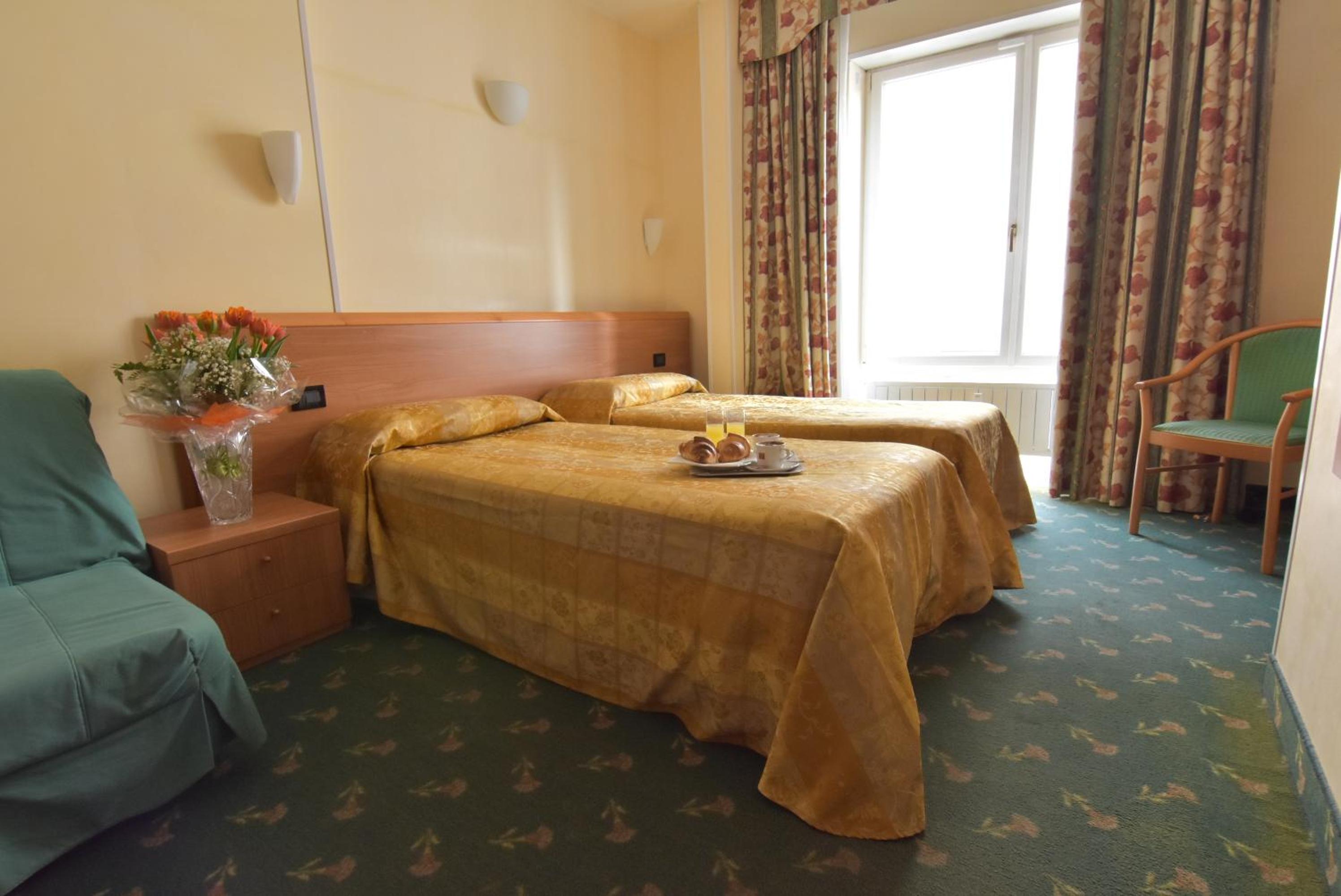 Triple Room - Photo 2