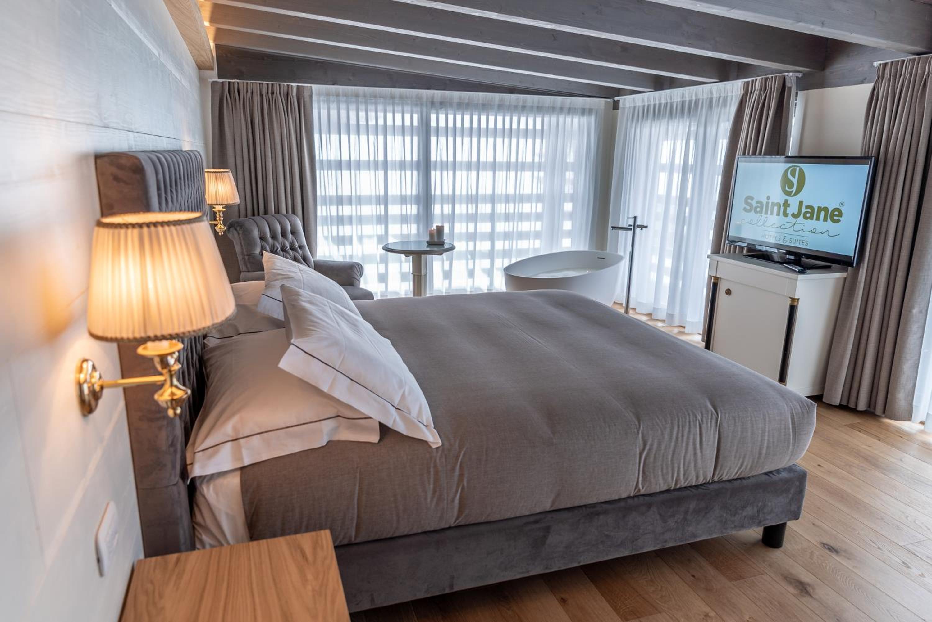 Superior Suite - Photo 1