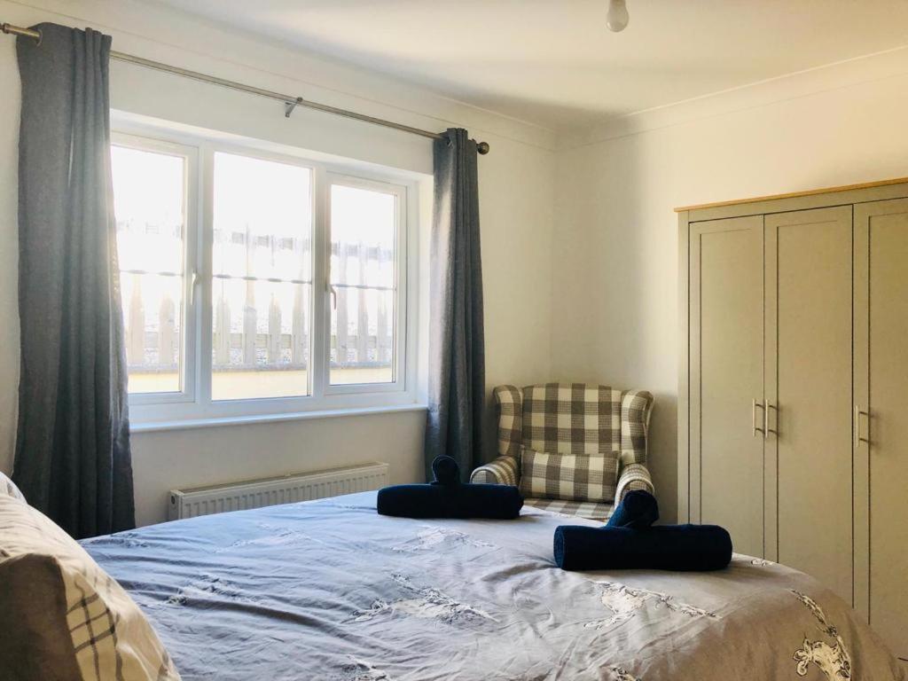 Three-Bedroom House photo 2