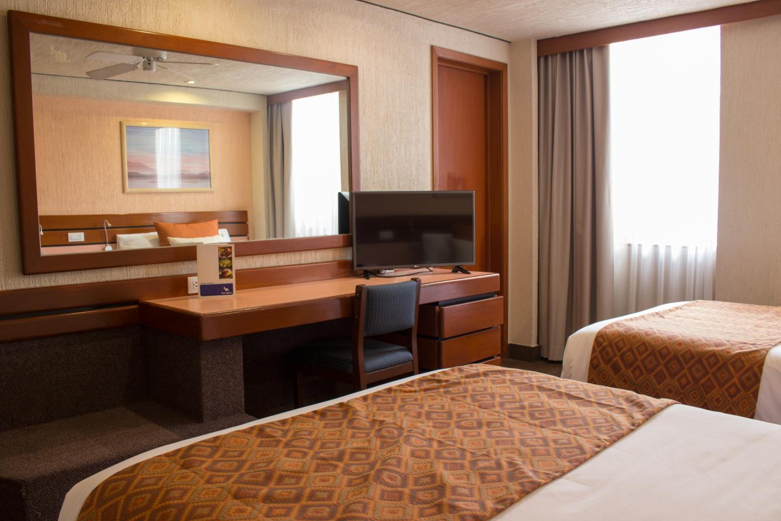 Double Room with Two Double Beds - Photo 3