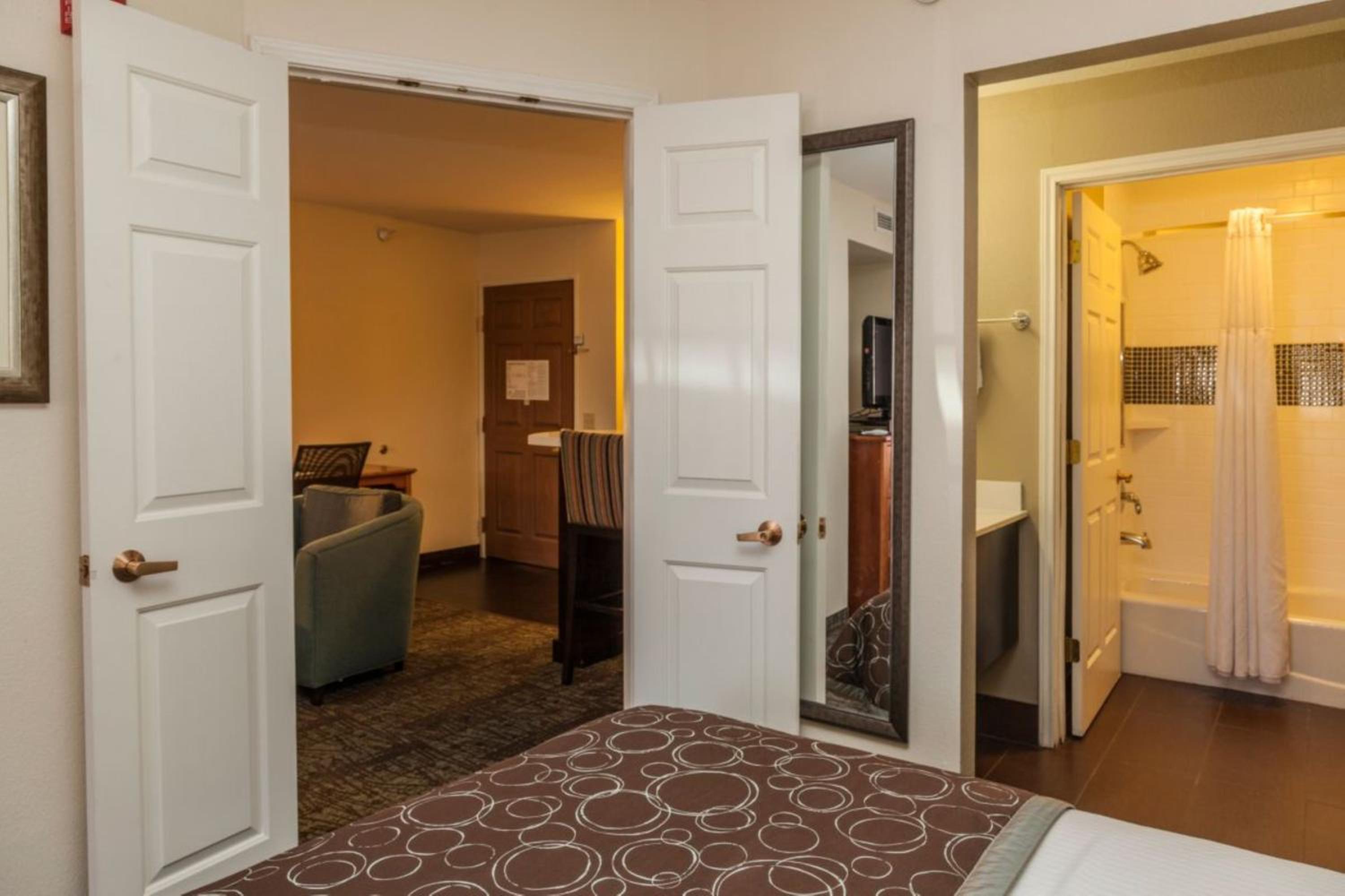 Two-Bedroom King Suite - Non-Smoking - Photo 5