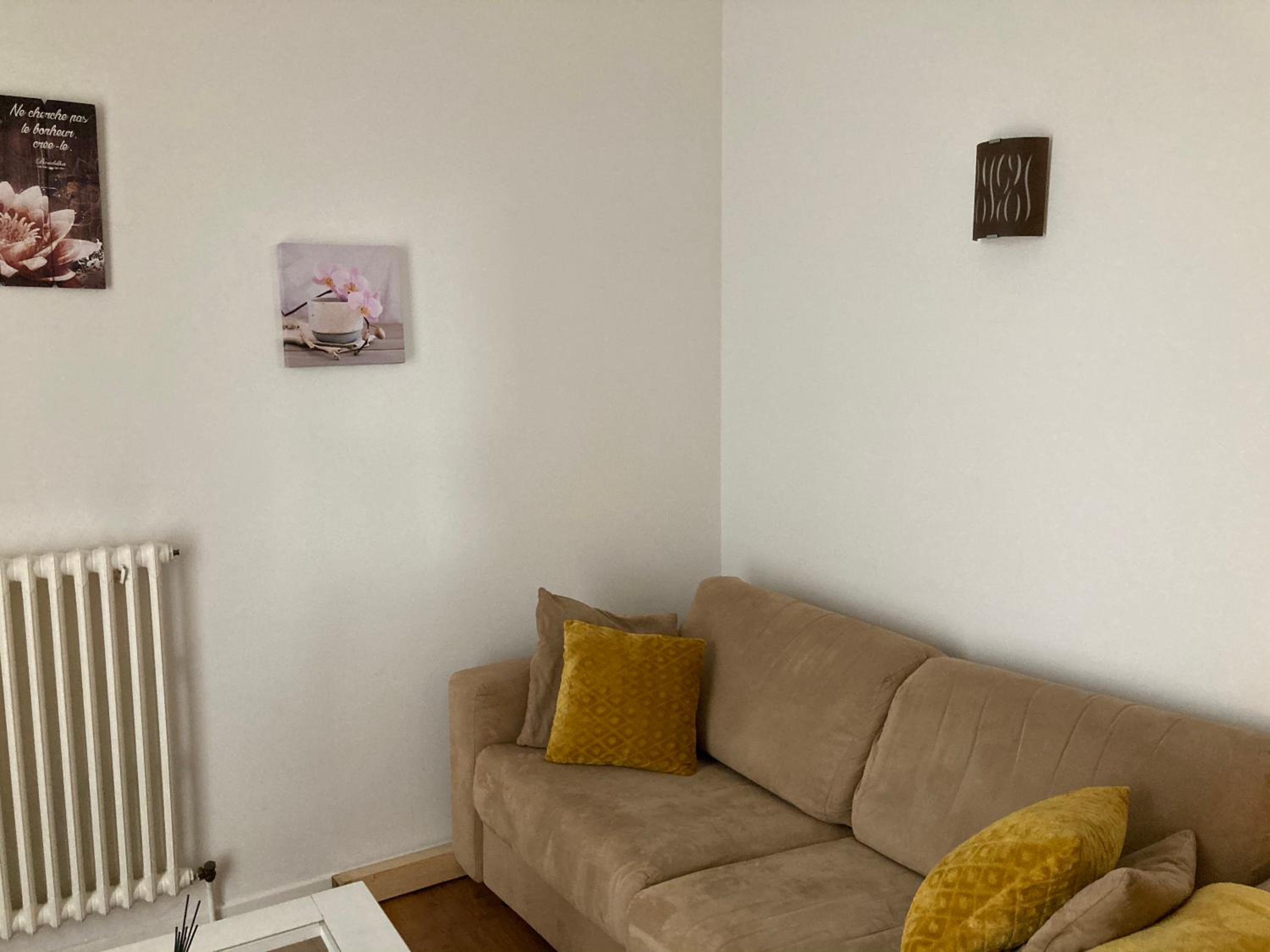 One-Bedroom Apartment - Photo 3