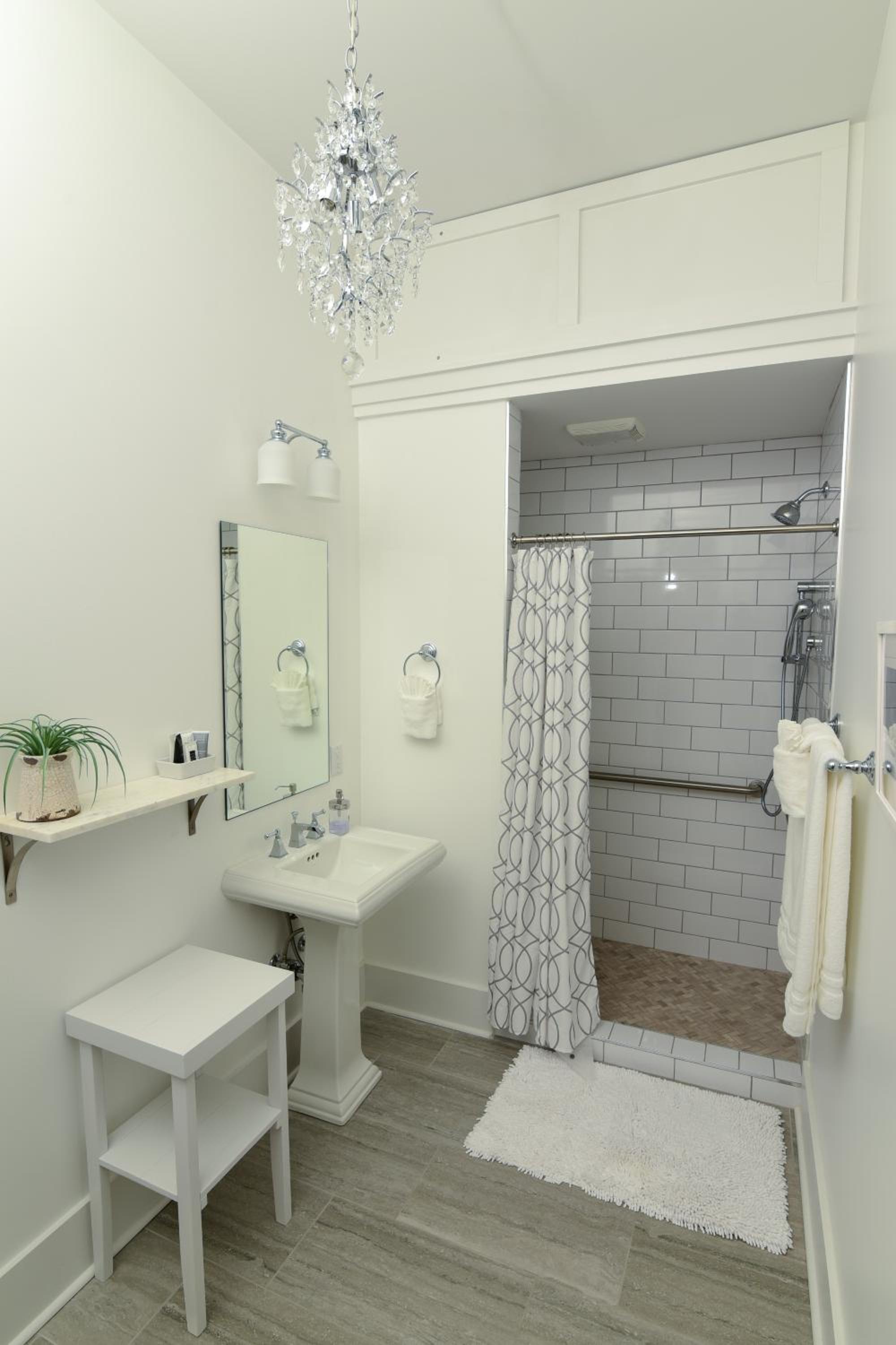 King Room with Roll-In Shower - Disability Access