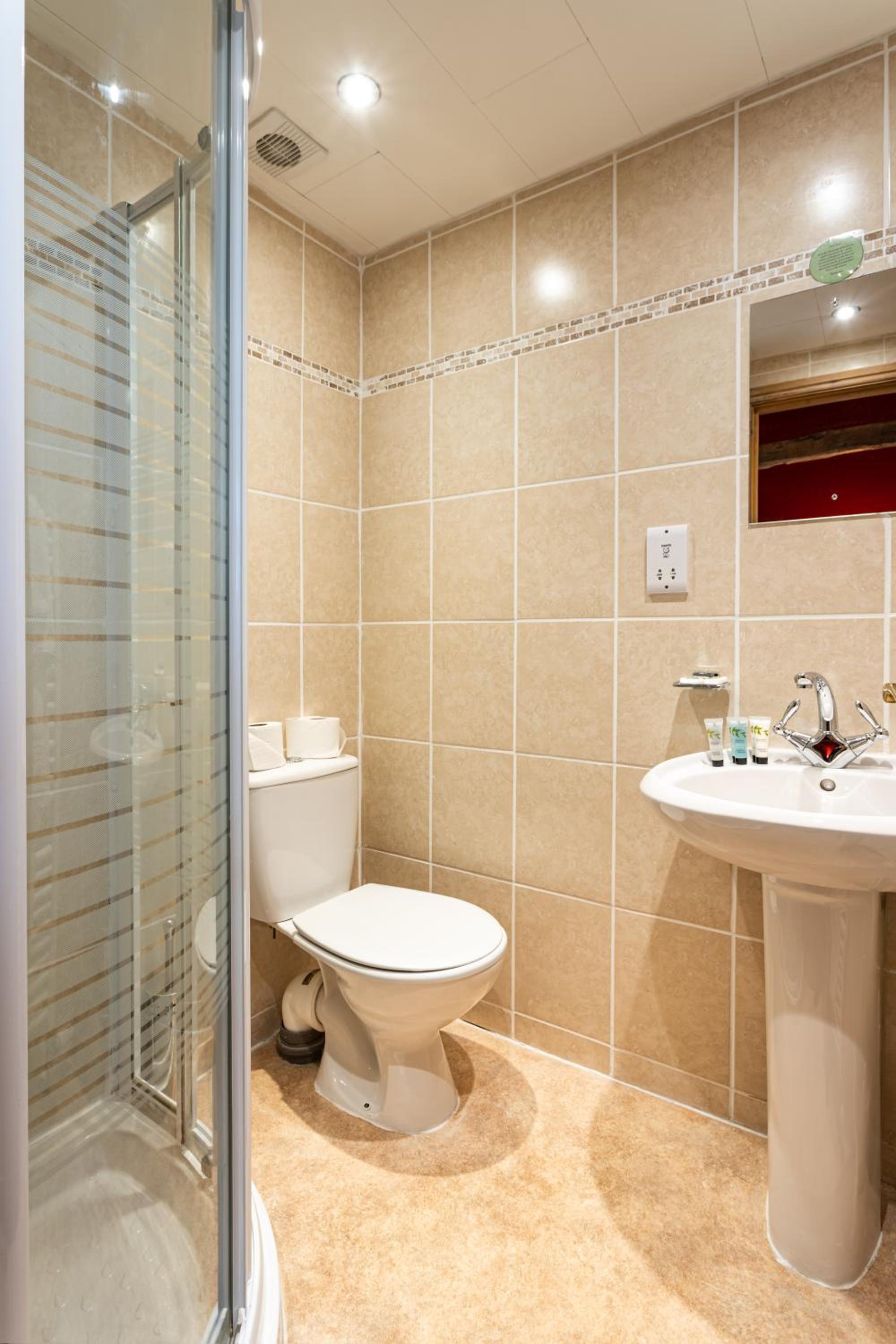 Double Room - Photo 7