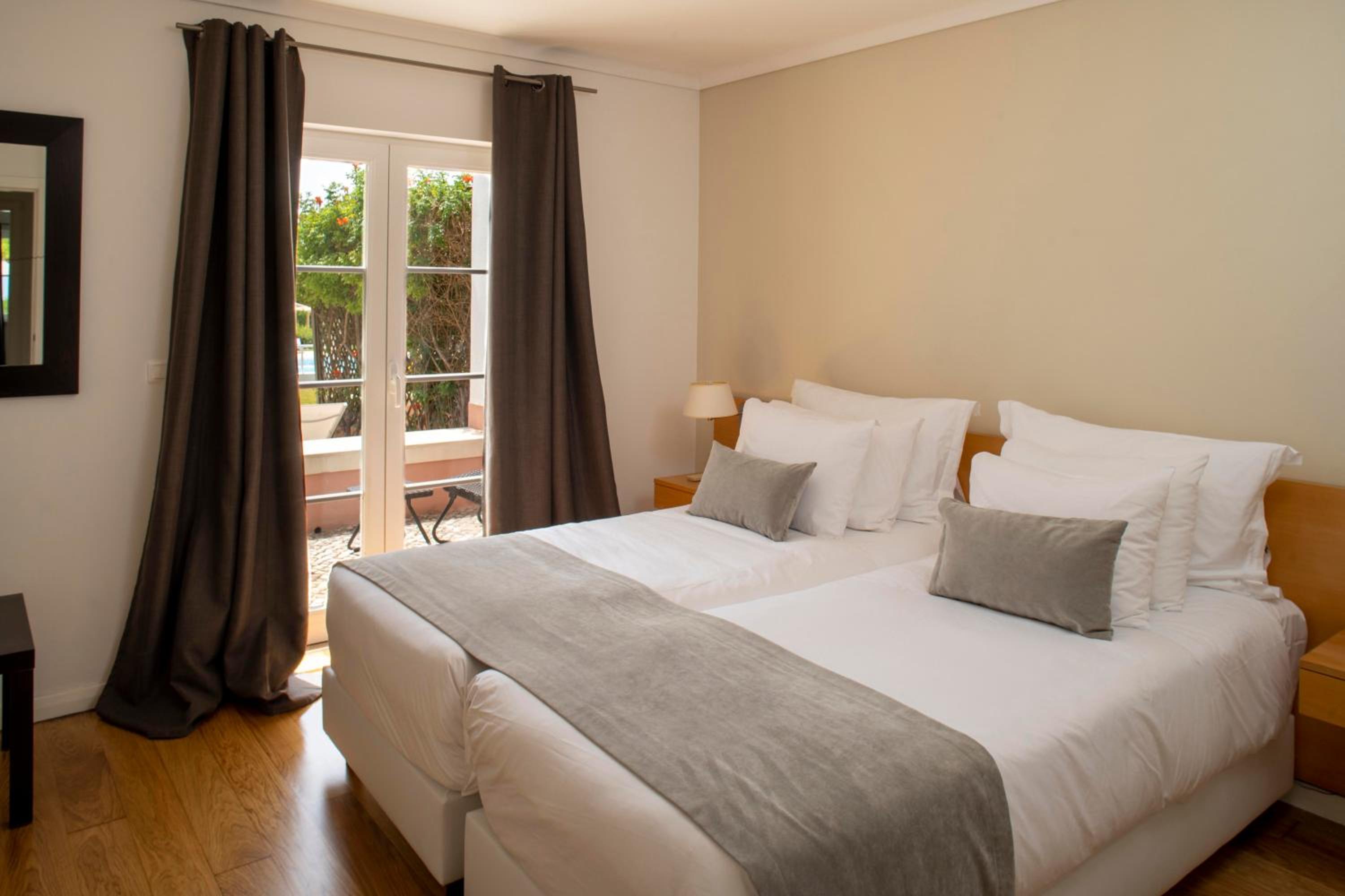 Three-Bedroom Villa (6 Adults) - Photo 5