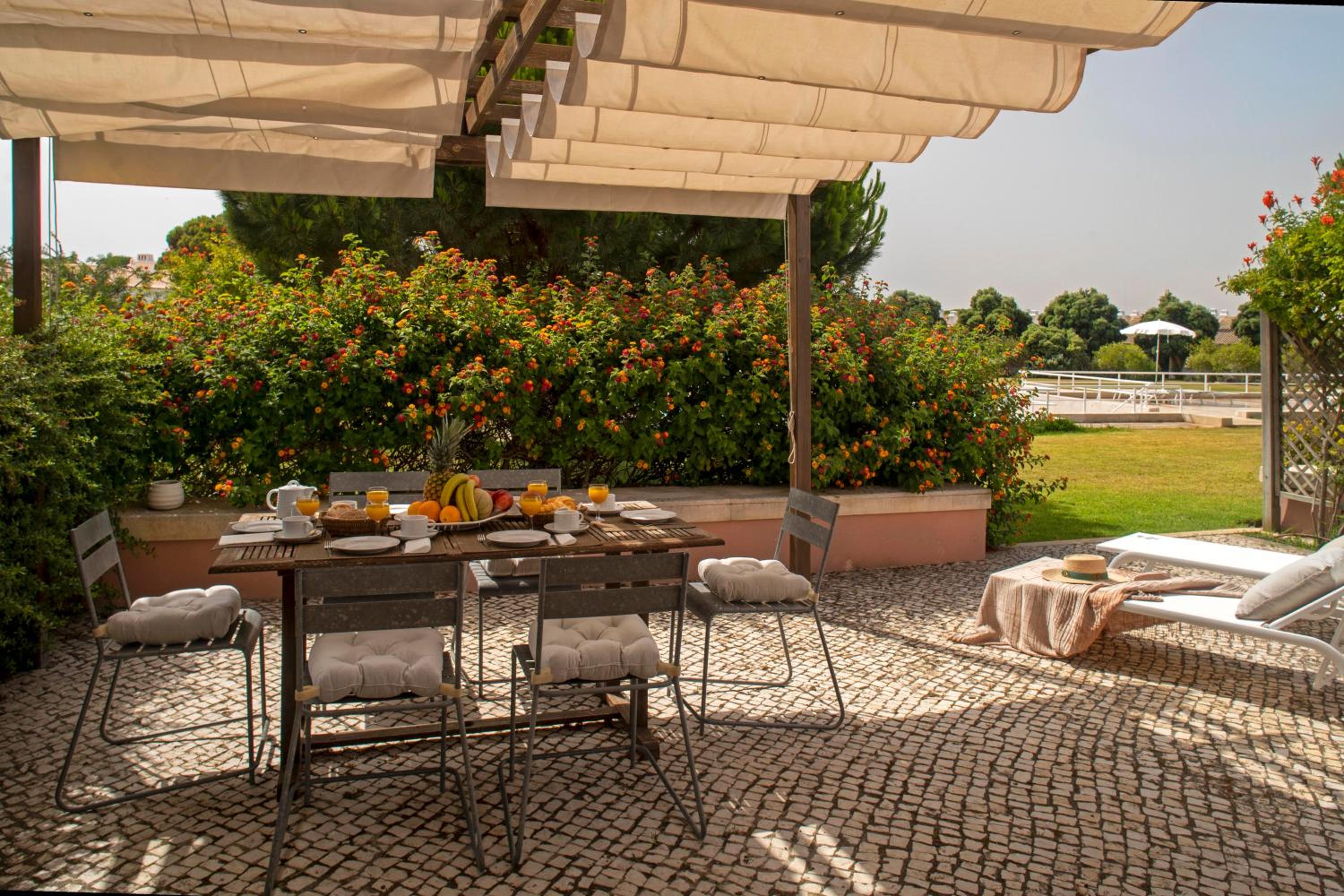 Three-Bedroom Villa (6 Adults) - Photo 7