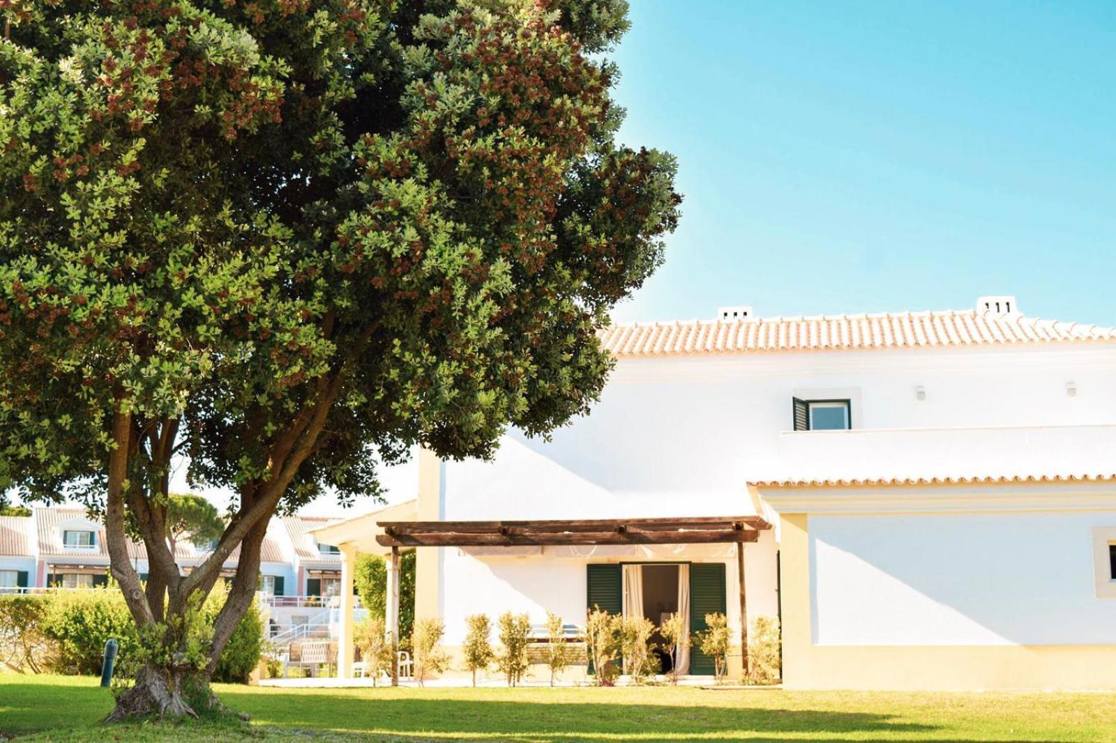 Three-Bedroom Villa (6 Adults) - Photo 3