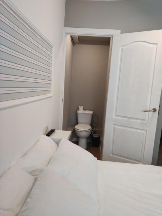 Budget Double Room - Photo 3