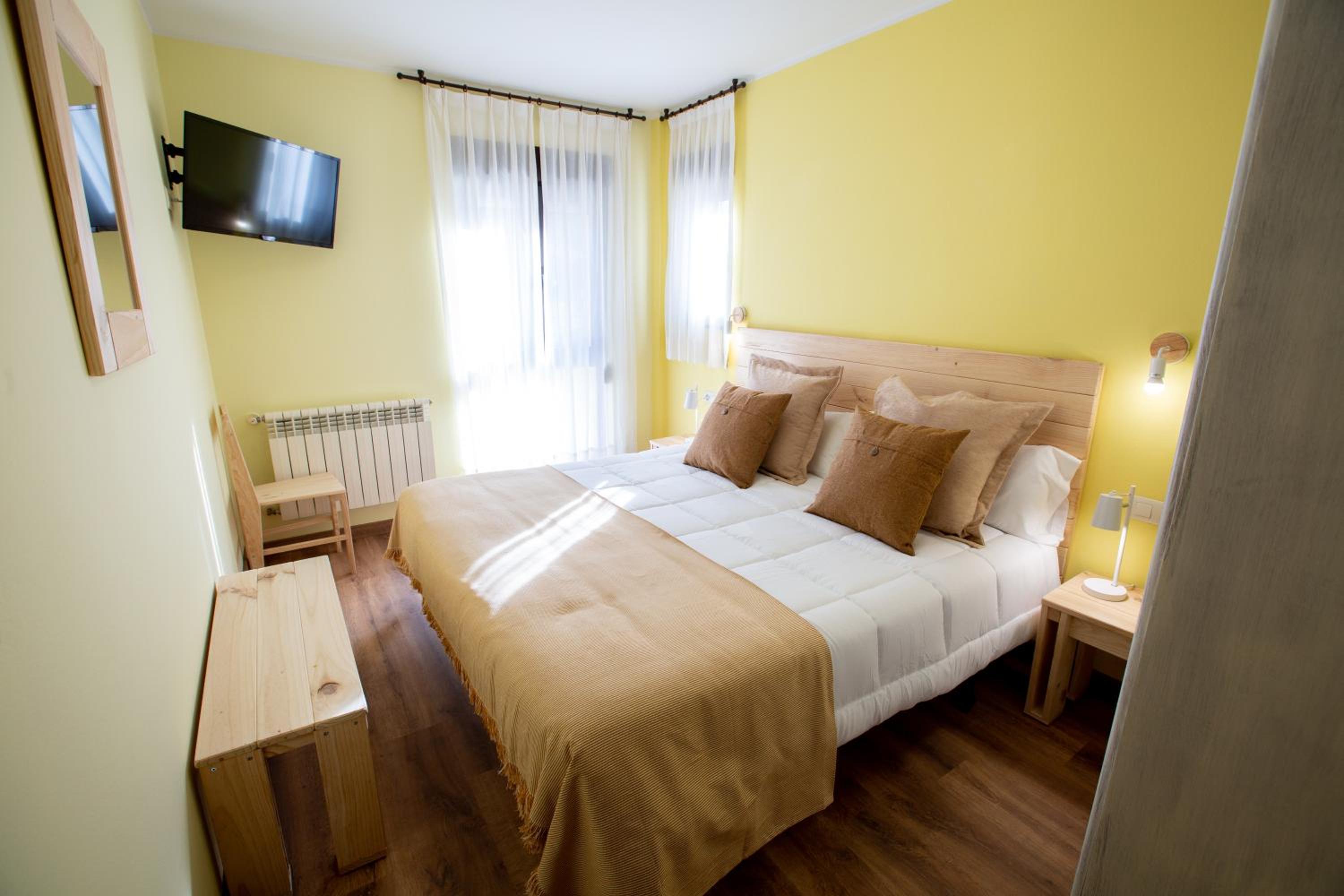 Double or Twin Room - Photo 8