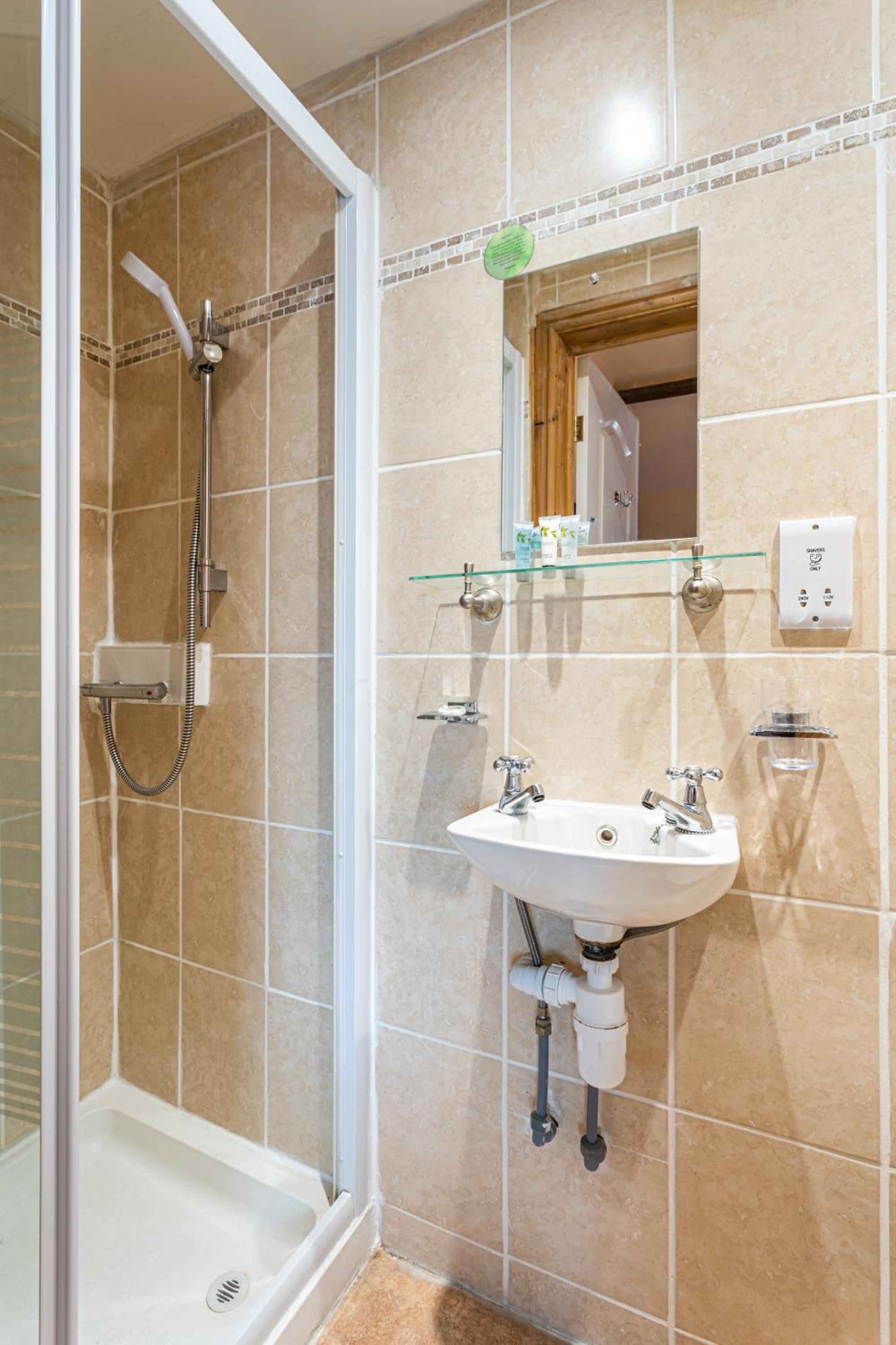 Double Room - Photo 14