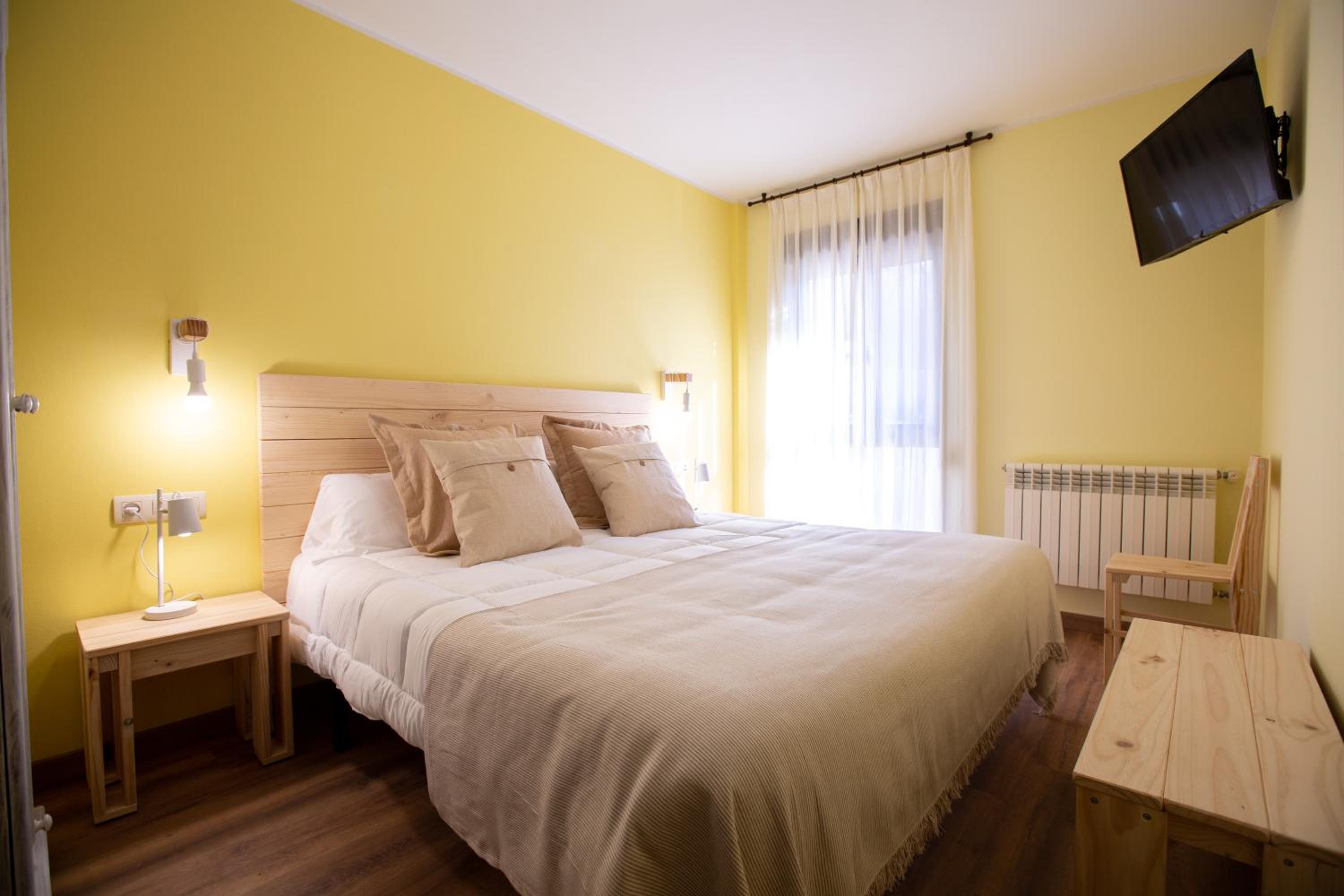 Double or Twin Room - Photo 10