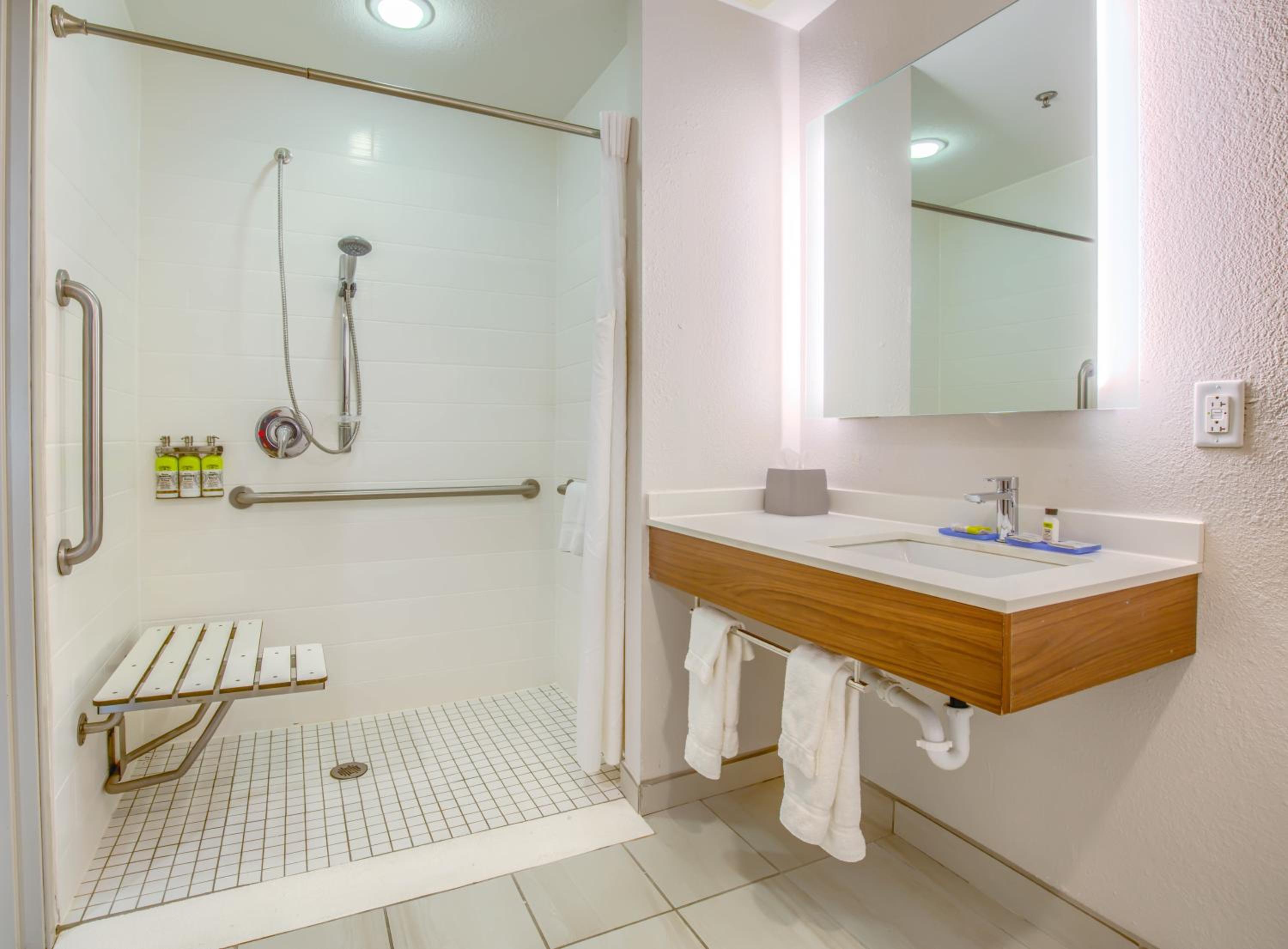 Standard King Room with Mobility Accessible Roll-In Shower - Photo 2