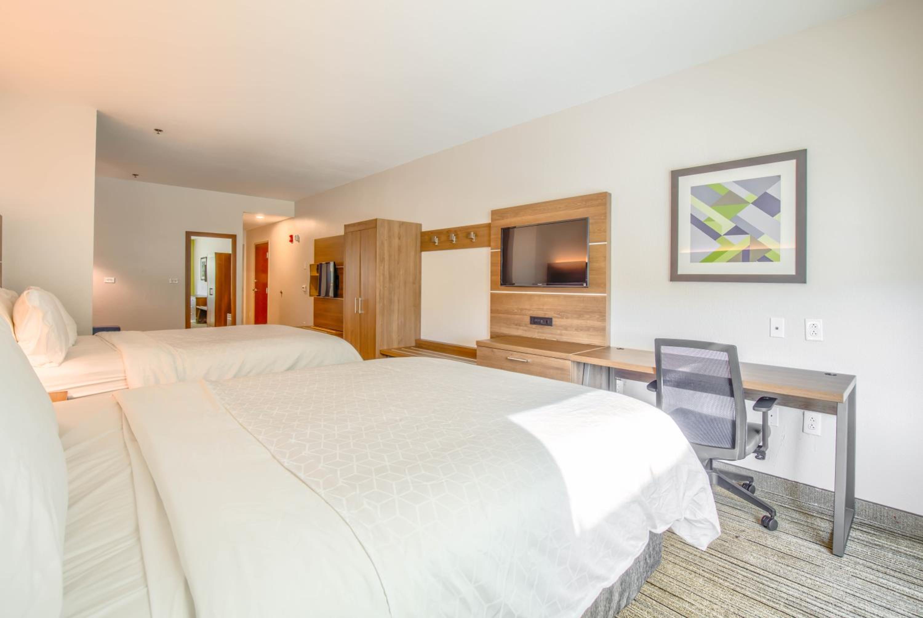 Queen Suite with Two Queen Beds - Photo 1