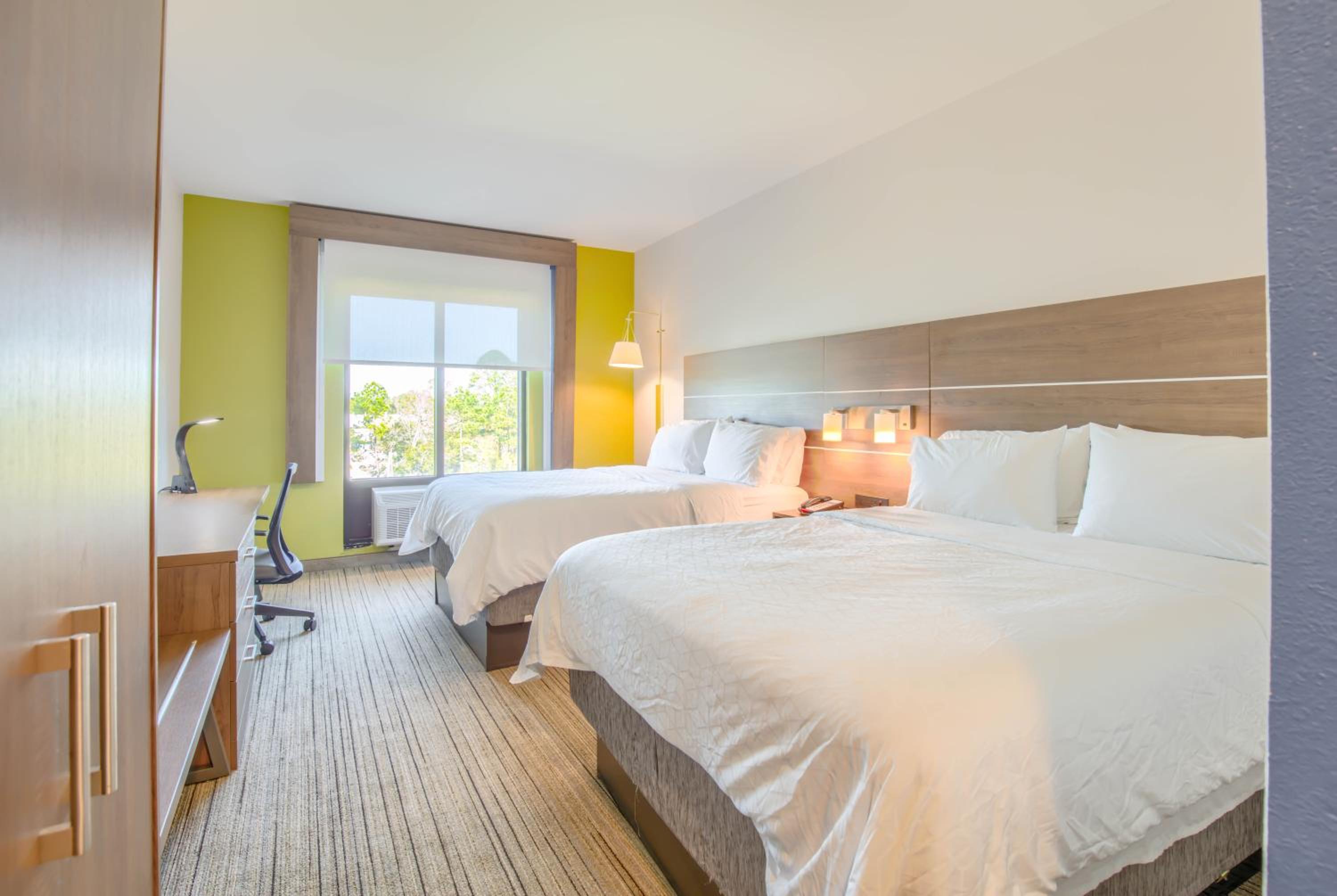 Standard Room with Two Queen Beds - Photo 1