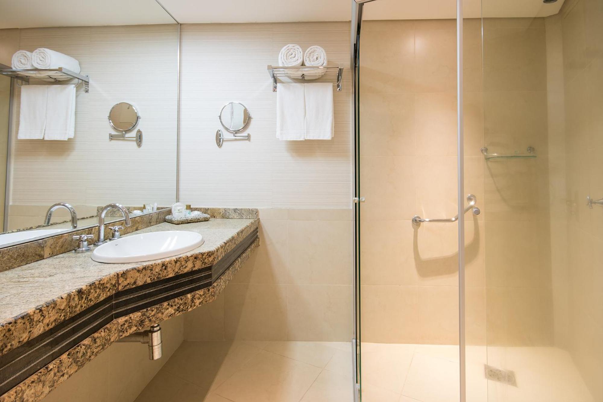 Standard Twin Room - Photo 4