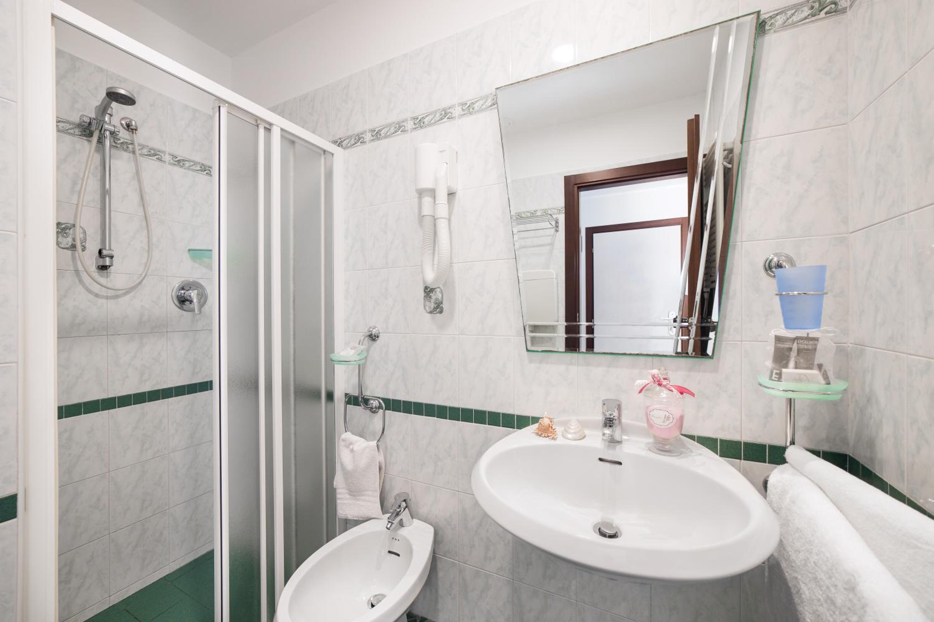 Triple Room - Photo 5