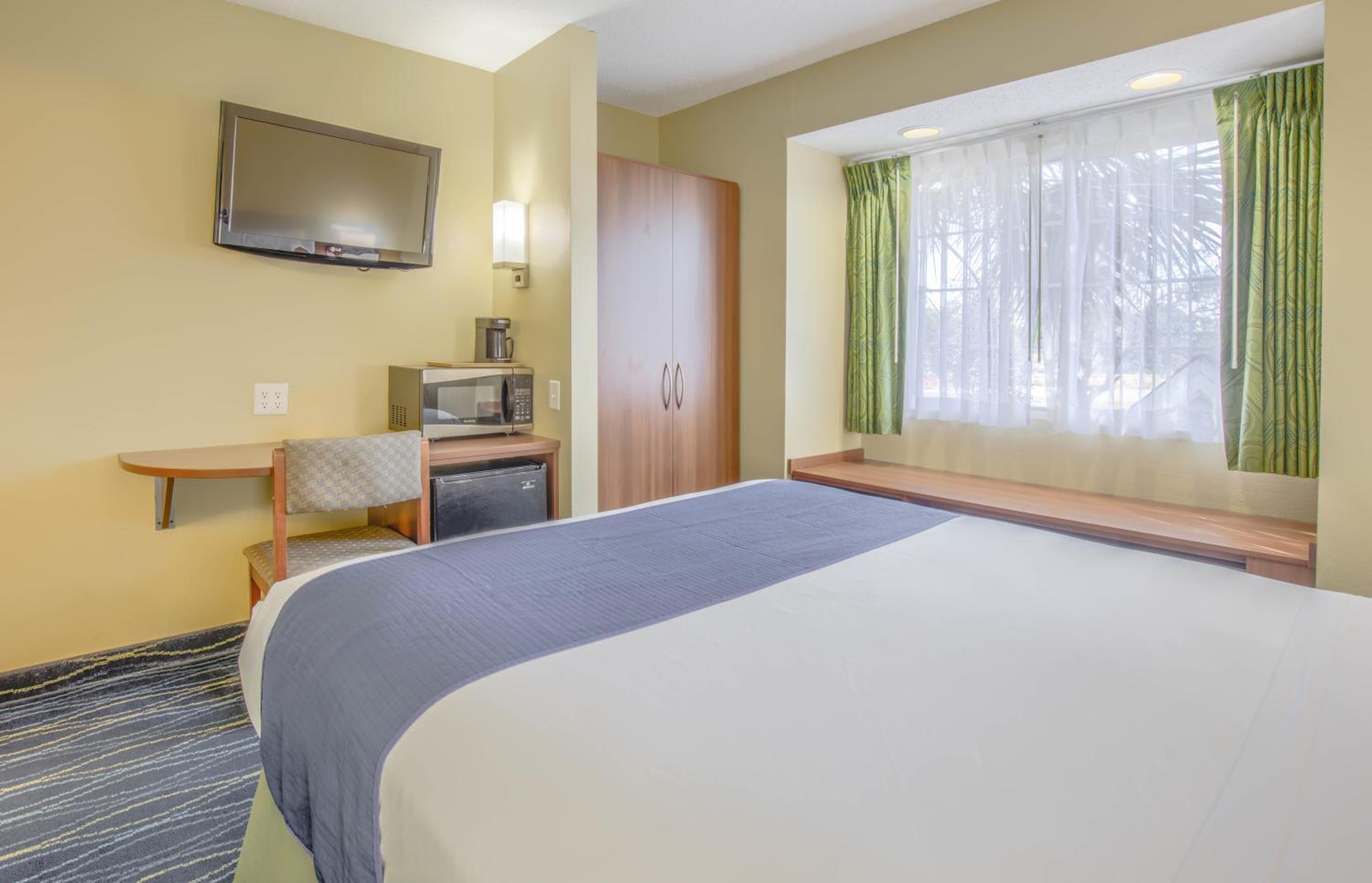 Queen Room - Disability Access/Non-Smoking - Photo 1