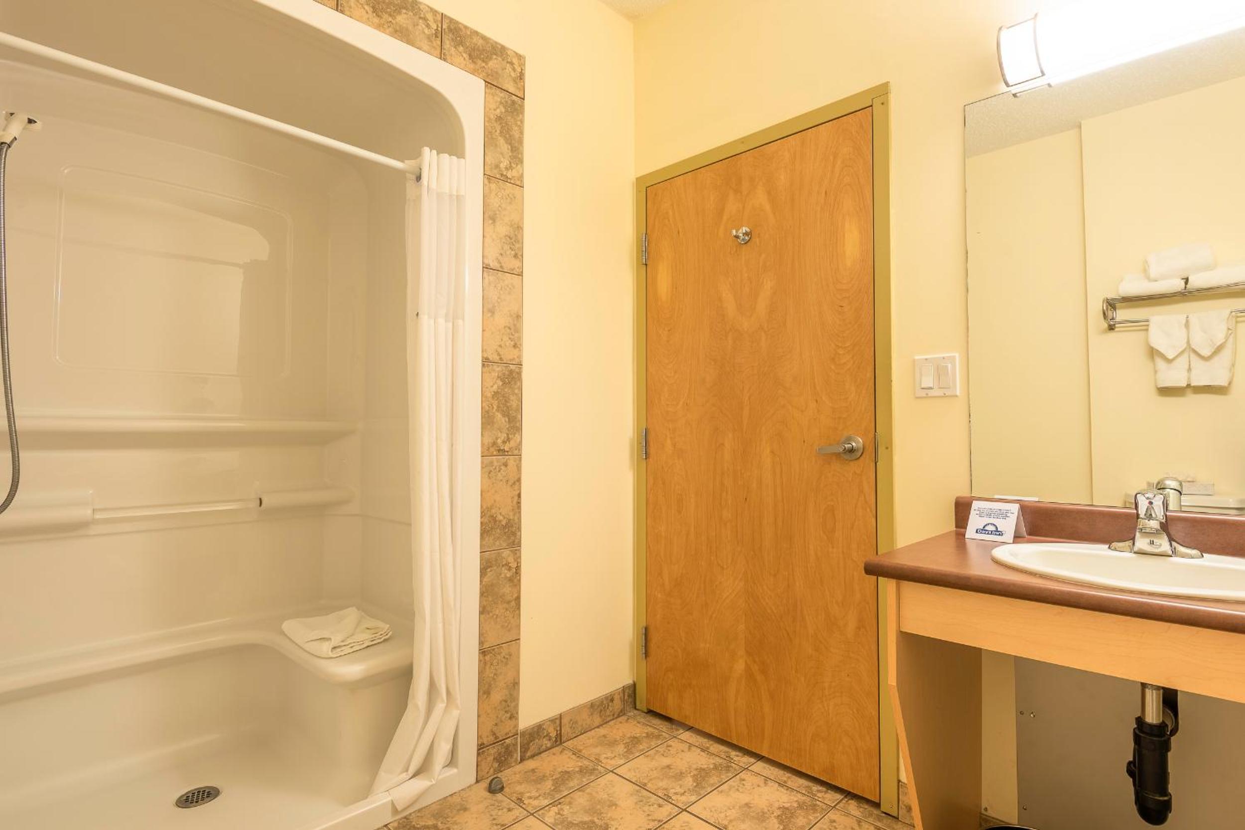 King Room - Disability Access/Non-Smoking - Photo 2