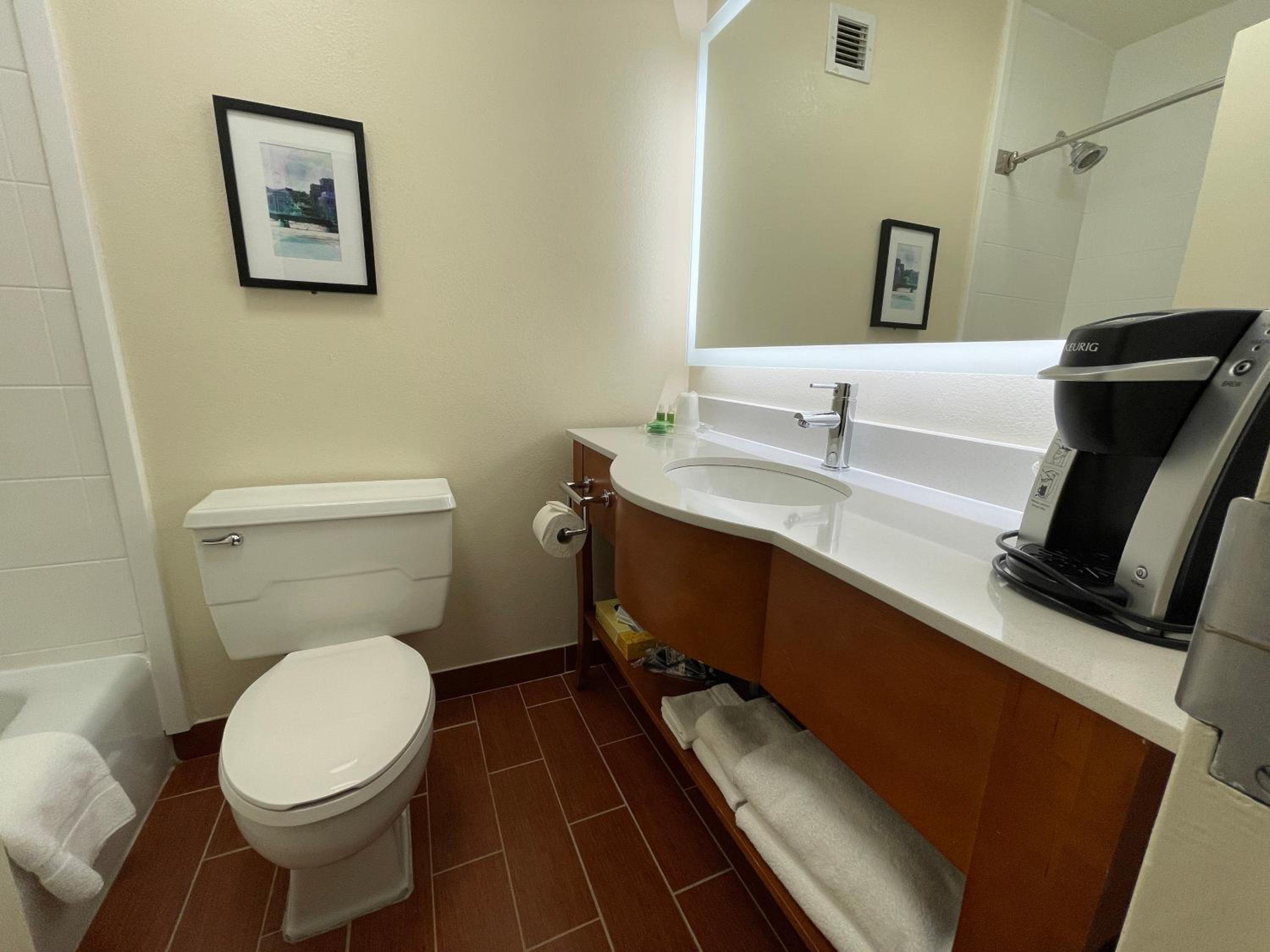 Standard King Room - Photo 7