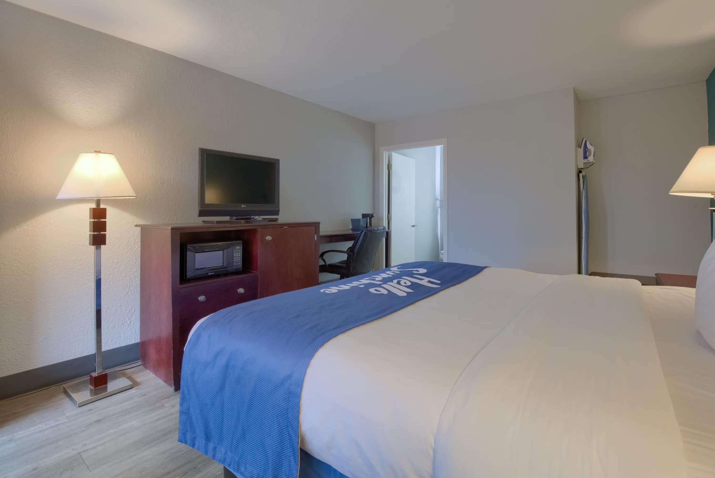 King Room - Mobility Access/Non-Smoking - Photo 1